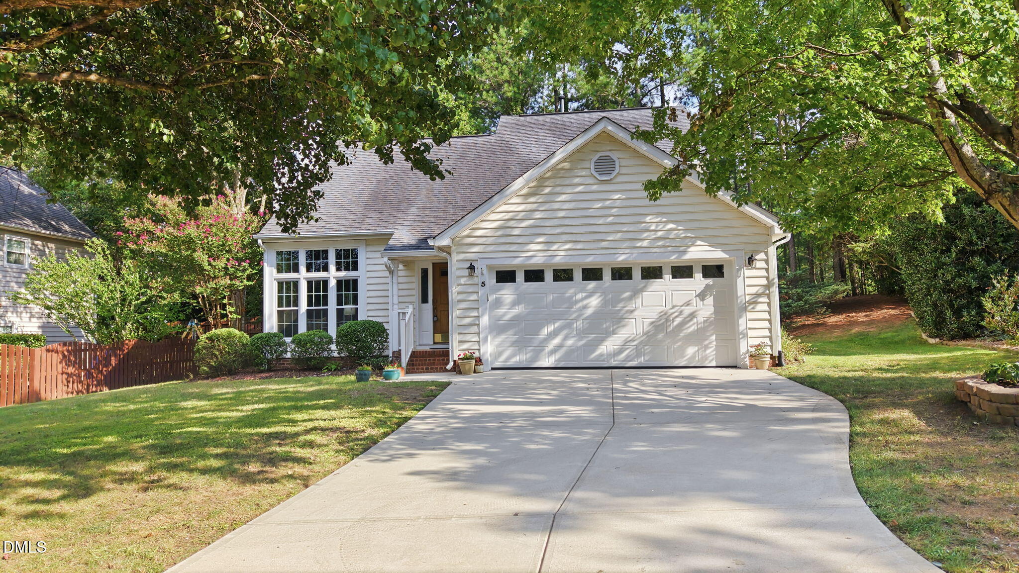 5 Wavecrest Court Property Photo 2