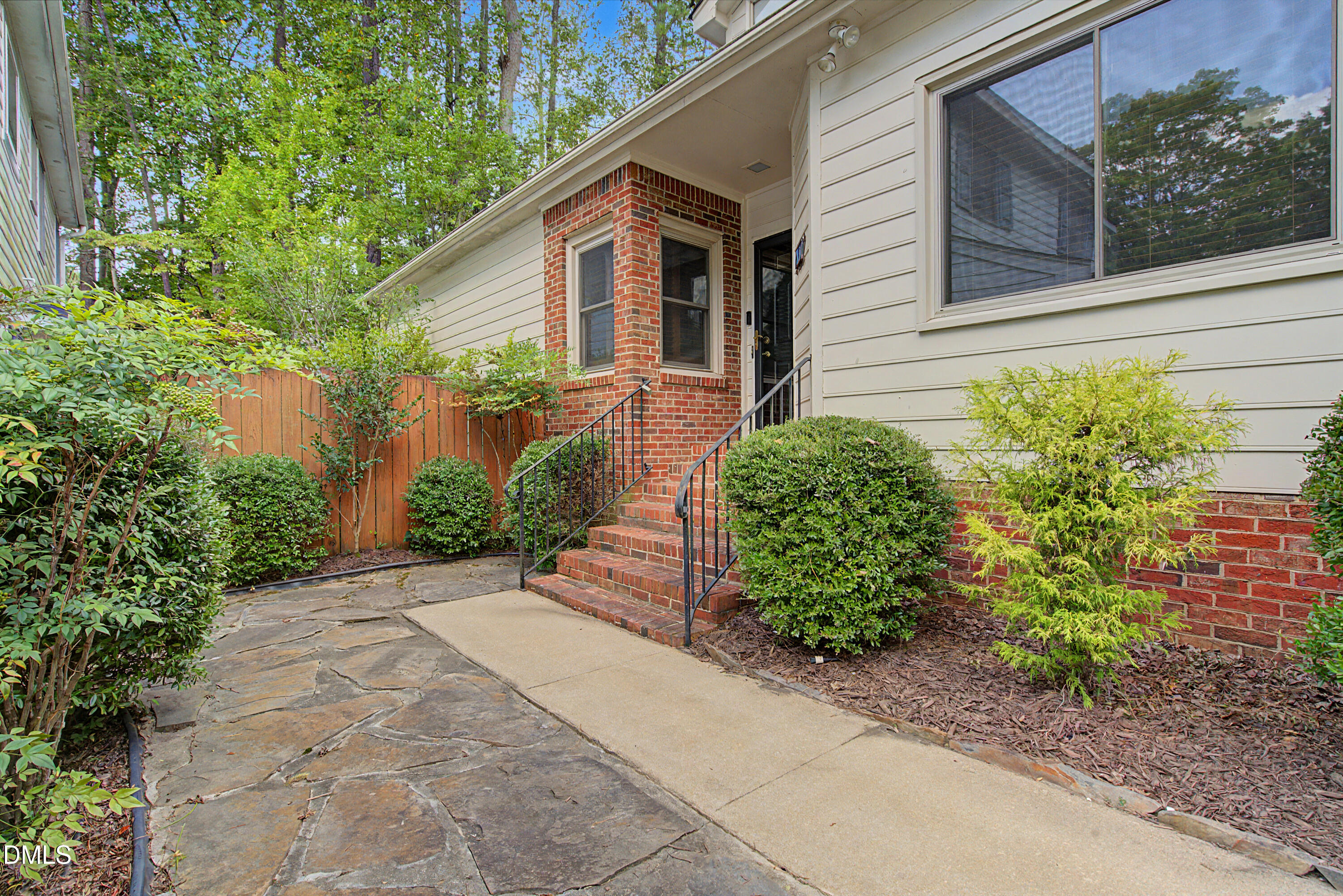 113 Tiercel Court Property Photo 2