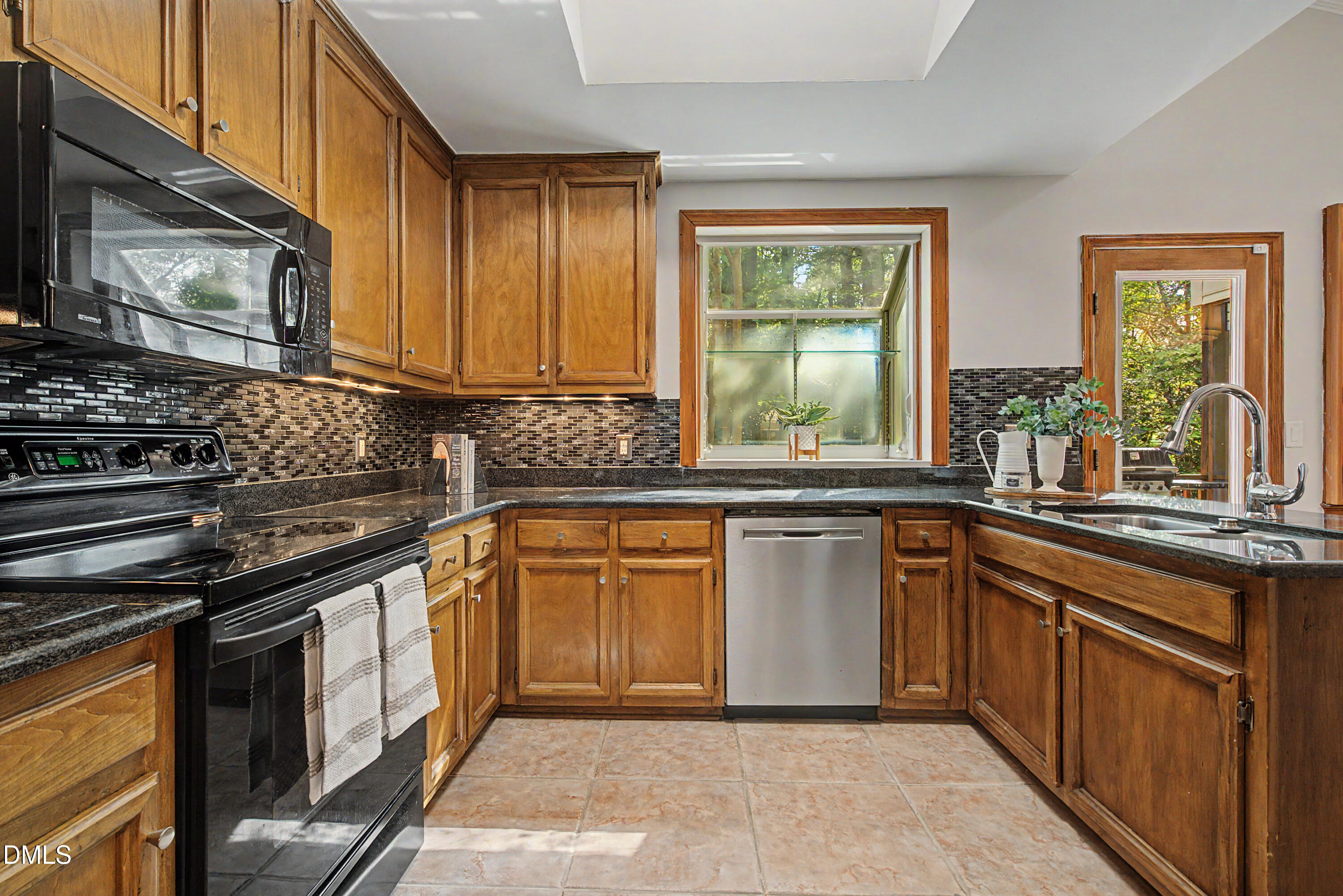 113 Tiercel Court Property Photo 4
