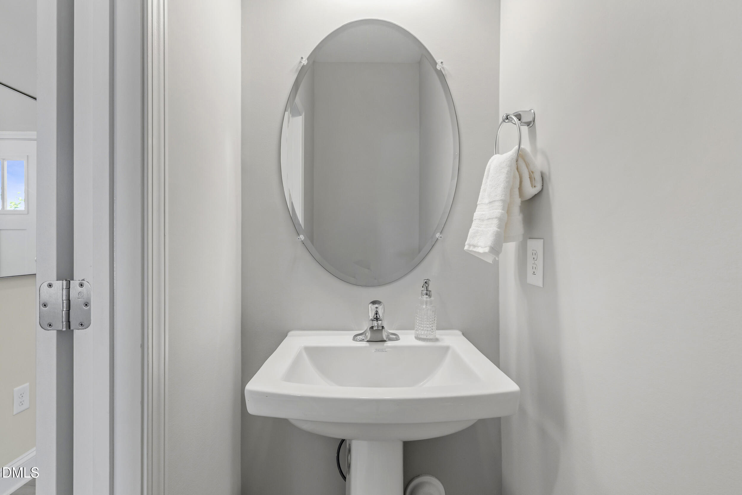 2275 Campbell Loop Property Photo 9