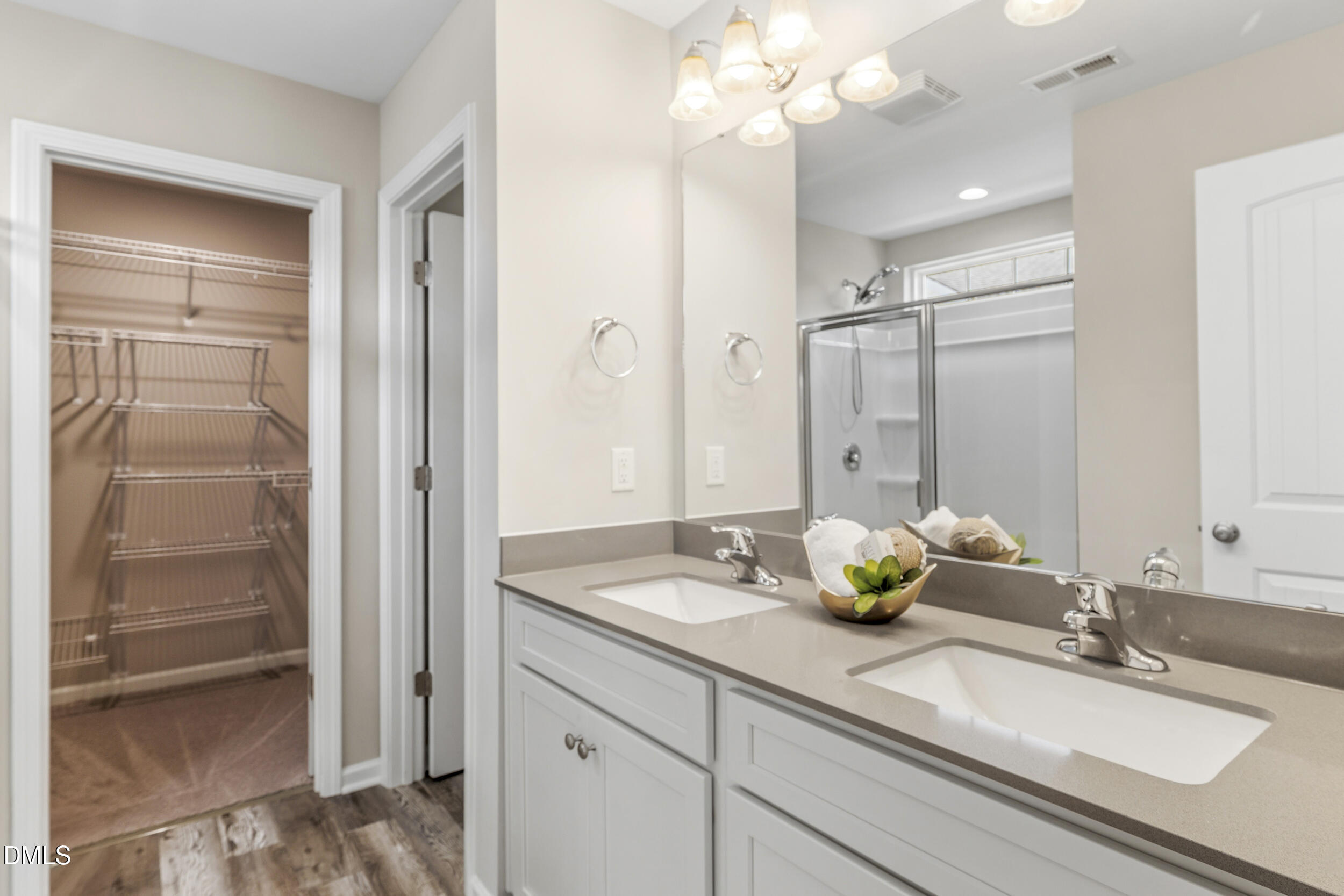 2275 Campbell Loop Property Photo 10