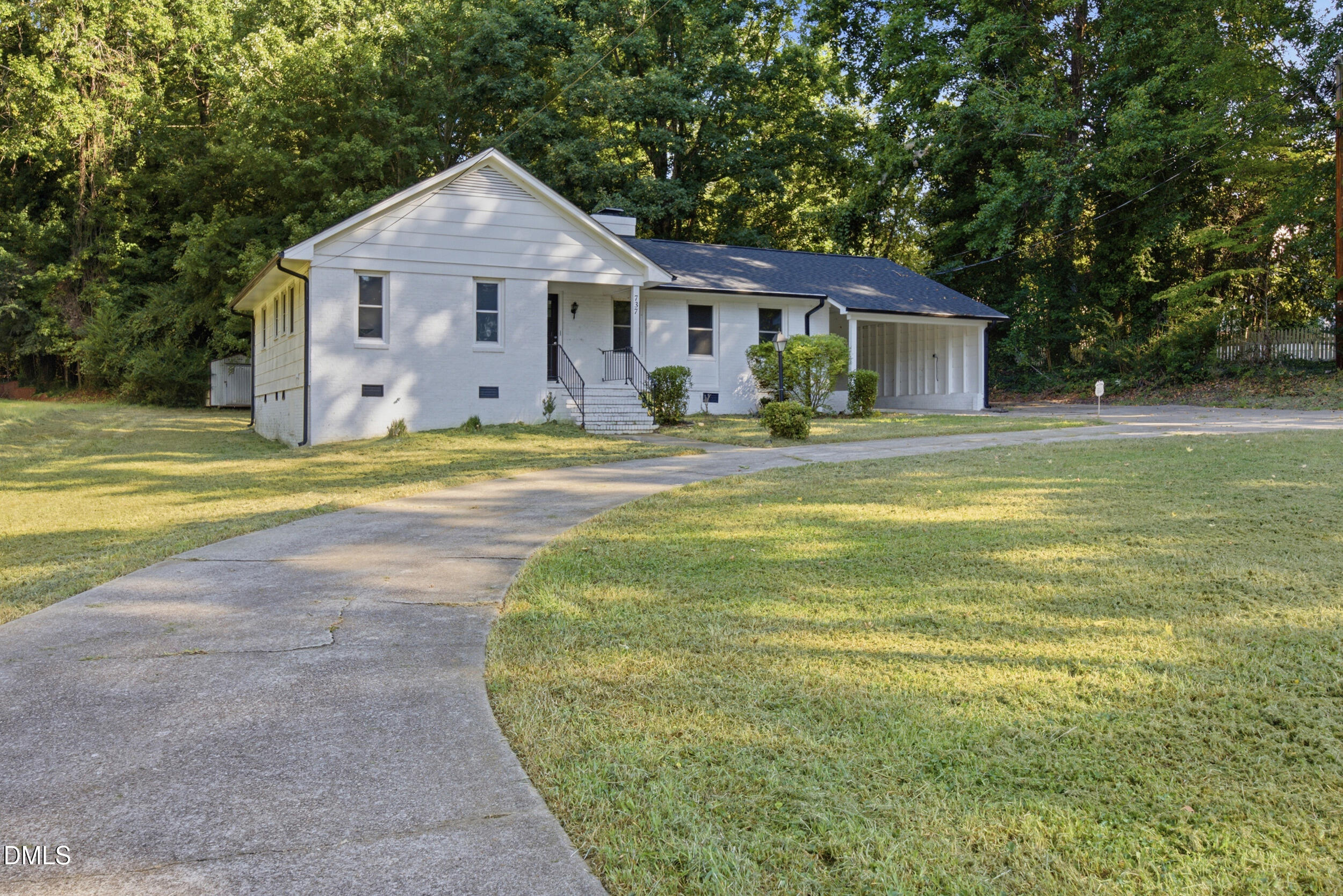 737 Lakeview Drive Property Photo 1