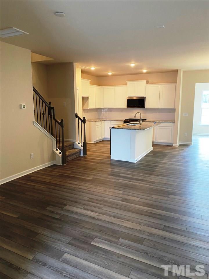 405 Vassar Drive Property Photo 4