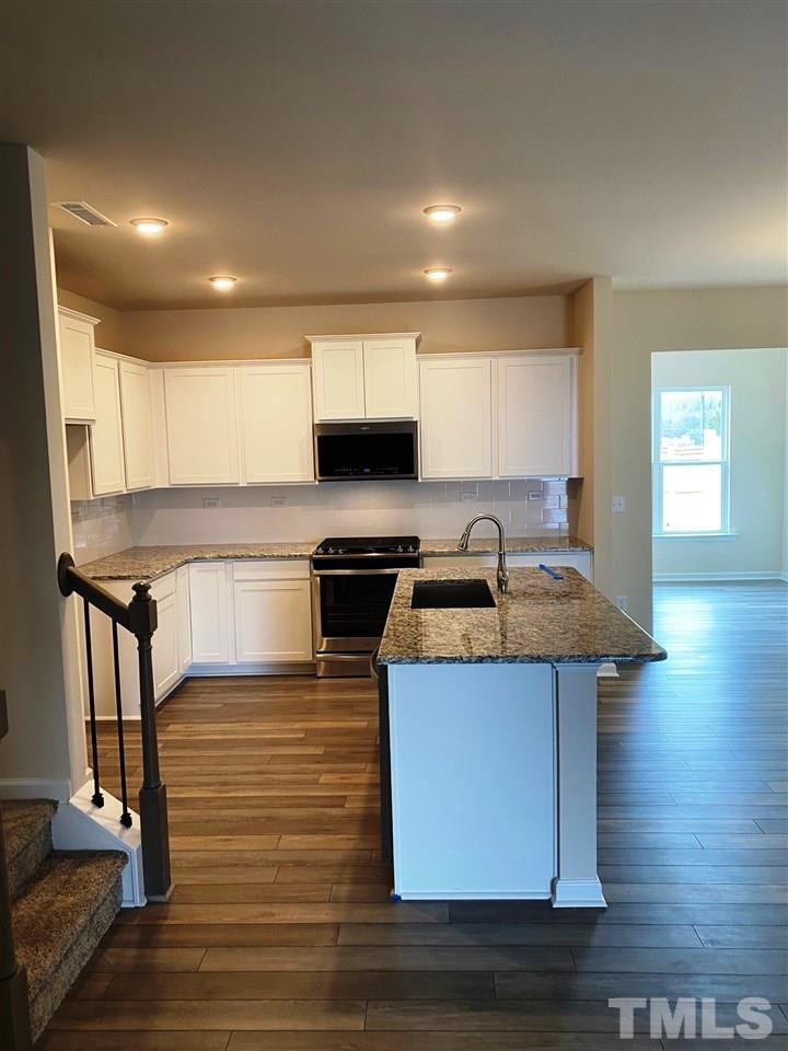 405 Vassar Drive Property Photo 9