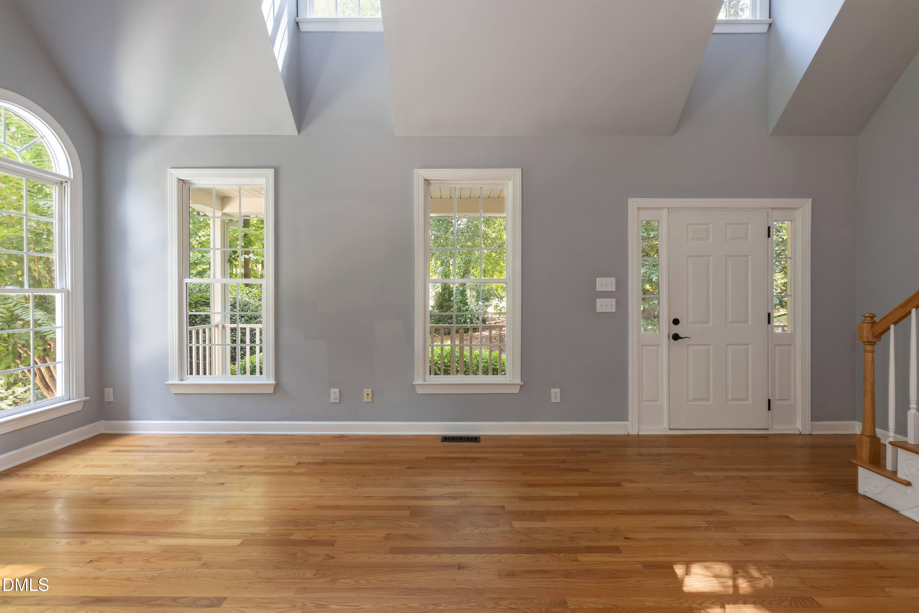 300 Cardinal Crest Lane Property Photo 6
