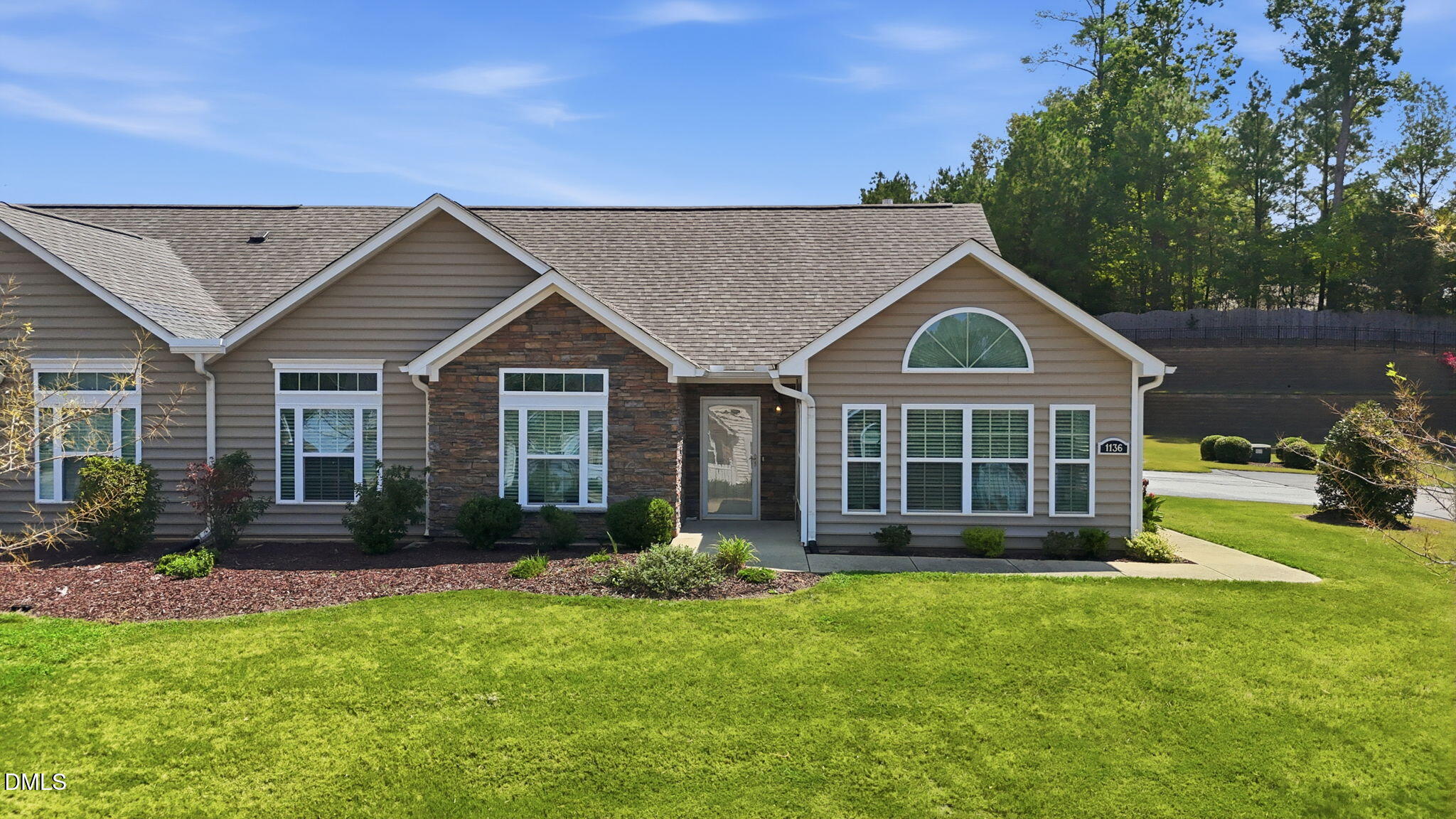 1136 Blue Bird Lane Property Photo 1