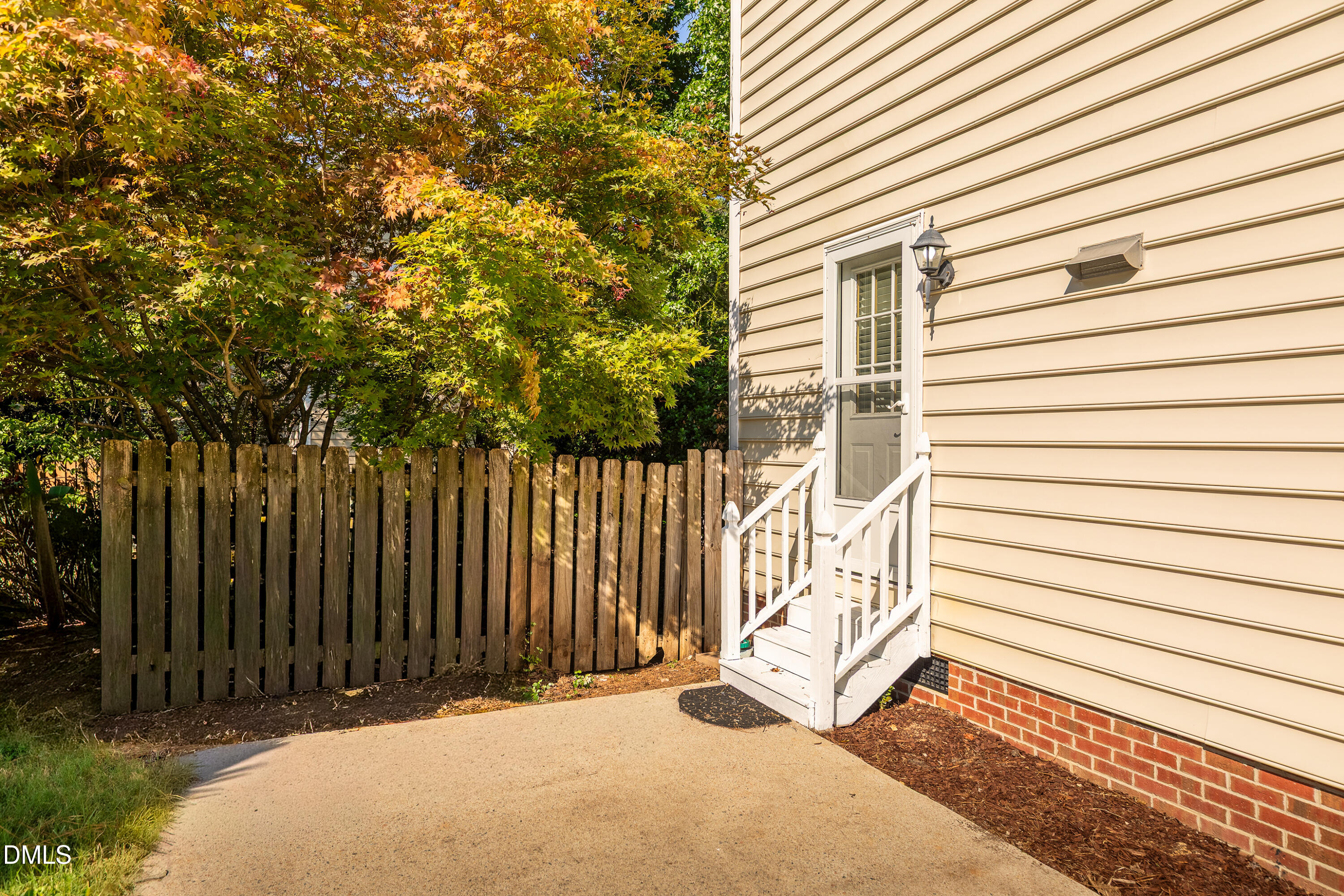 3000 Peckover Court Property Photo 4