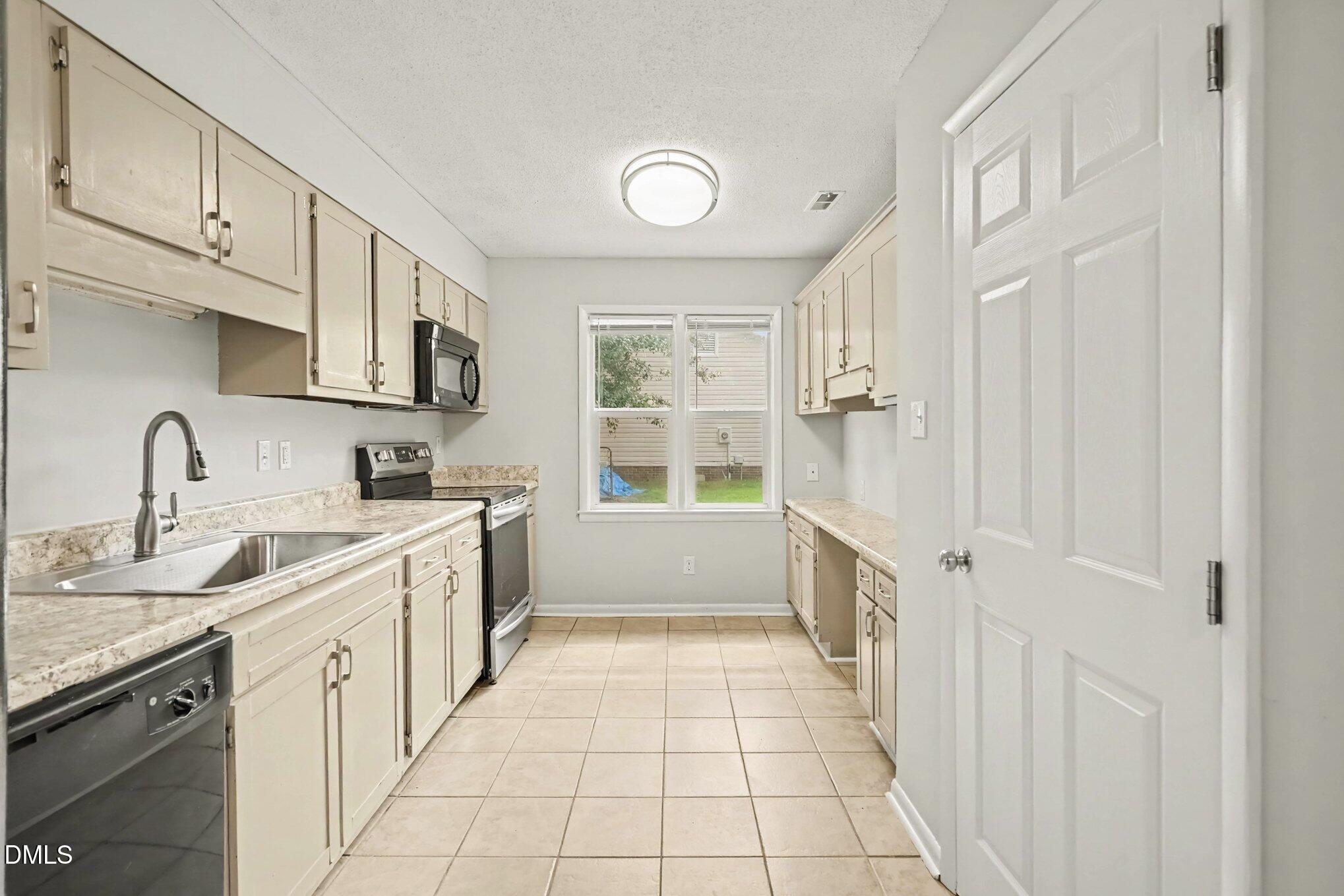 108 Deerfield Drive Property Photo 12