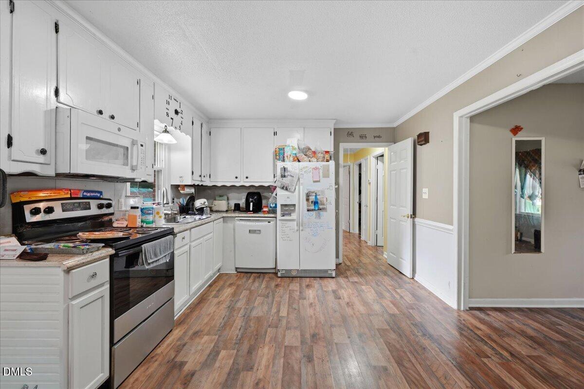 513 W 1st Street Property Photo 8