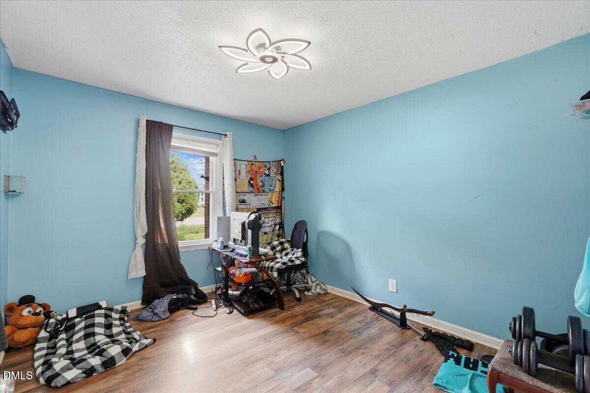 513 W 1st Street Property Photo 15