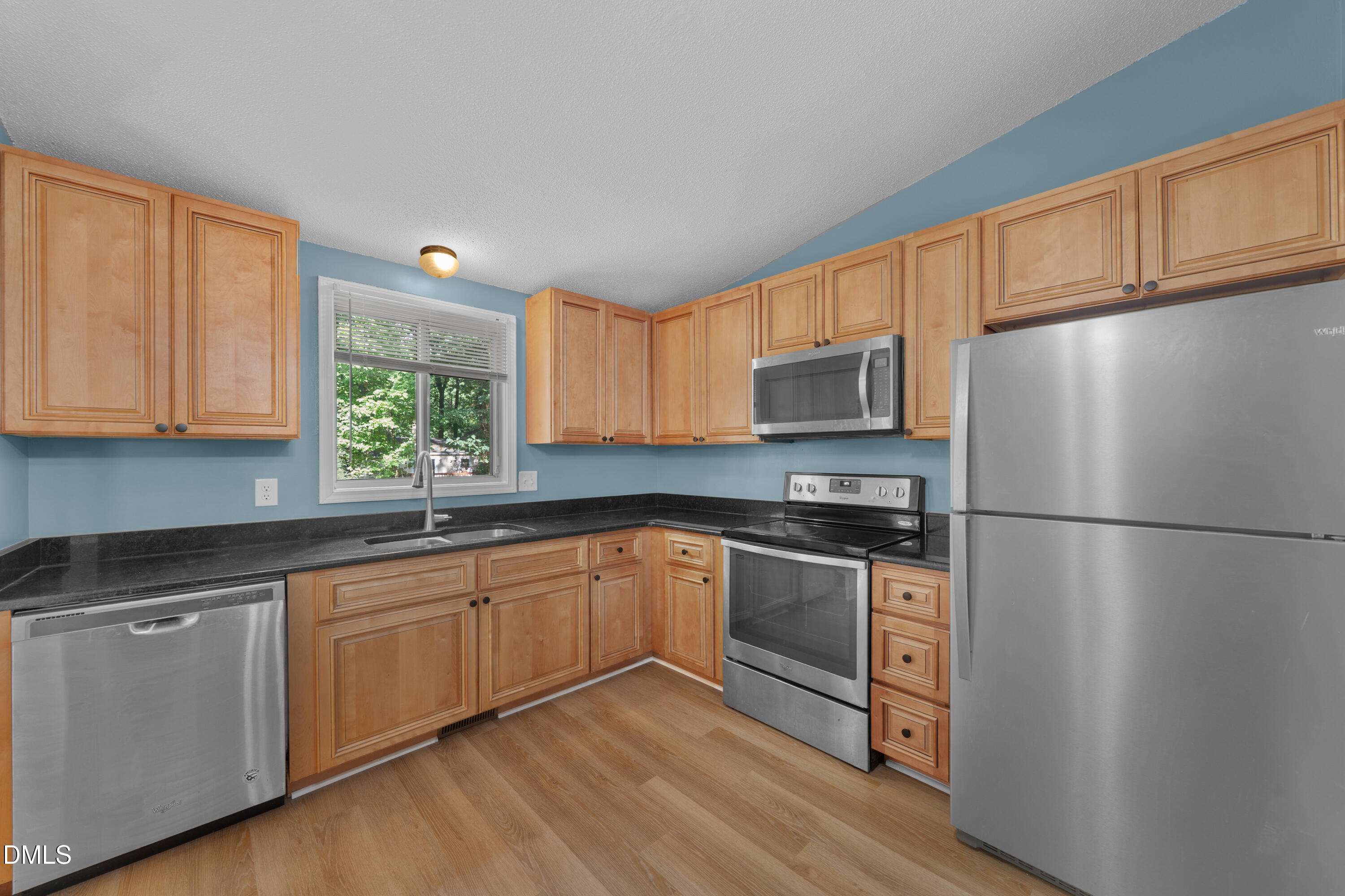 872 Lochmaben Street Property Photo 10