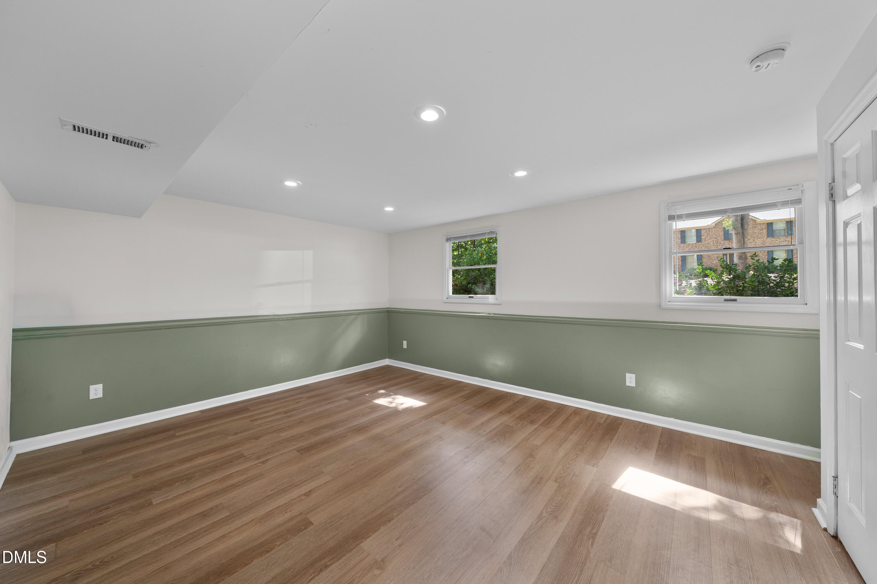 872 Lochmaben Street Property Photo 20