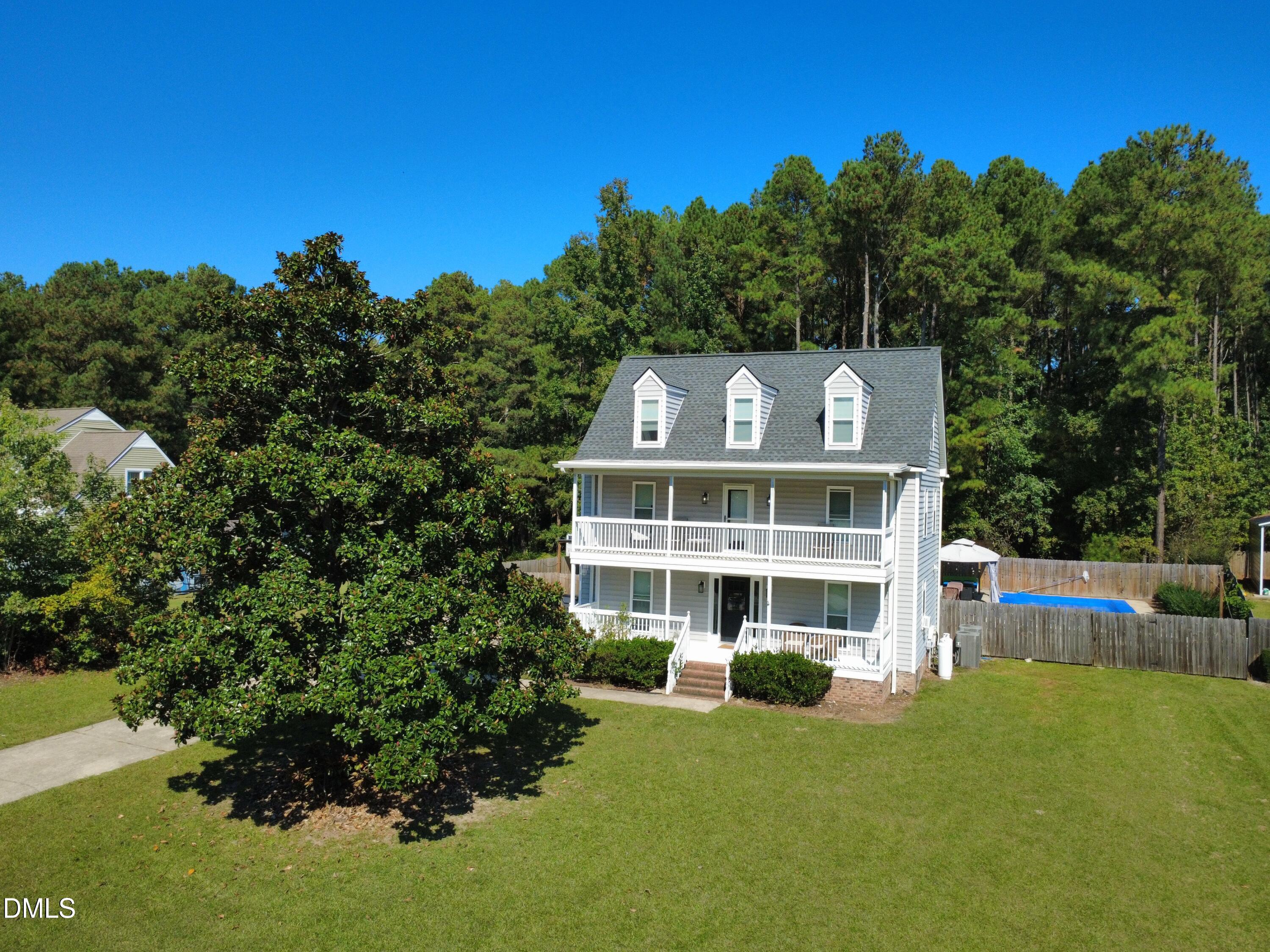 2037 Queen Charlotte Place Property Photo 1