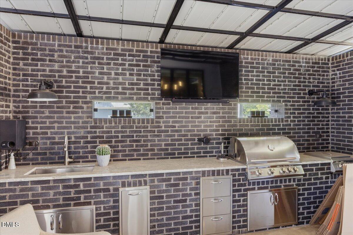 210 W Horne Street Property Photo 5