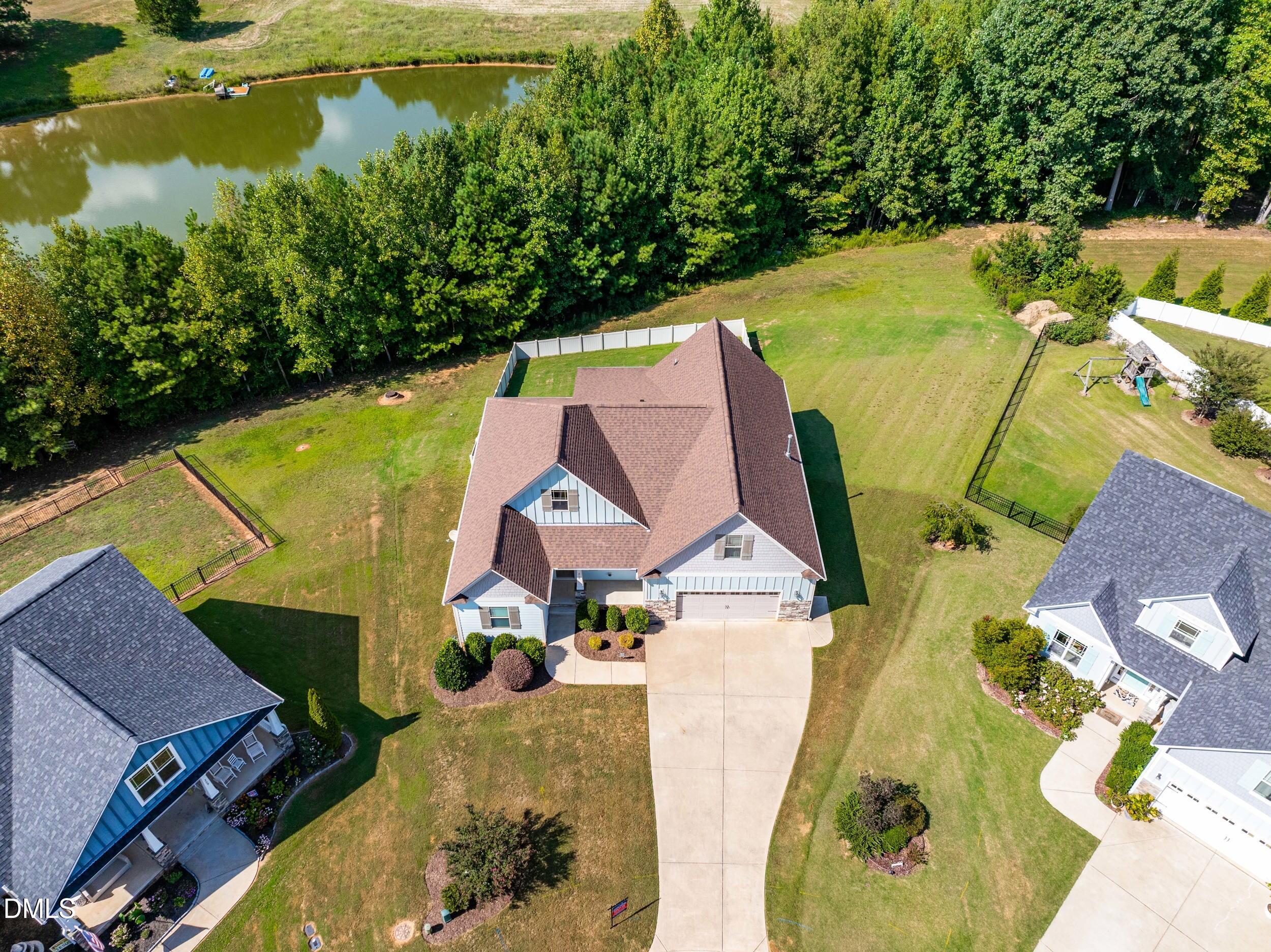 210 Birdo Pt Way Property Photo 4
