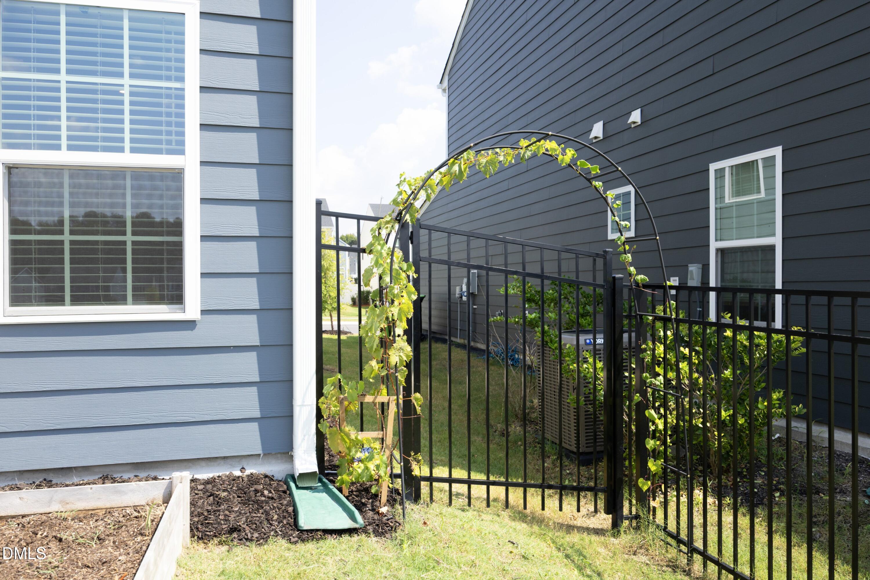 1056 Chevy Park Landing Property Photo 42