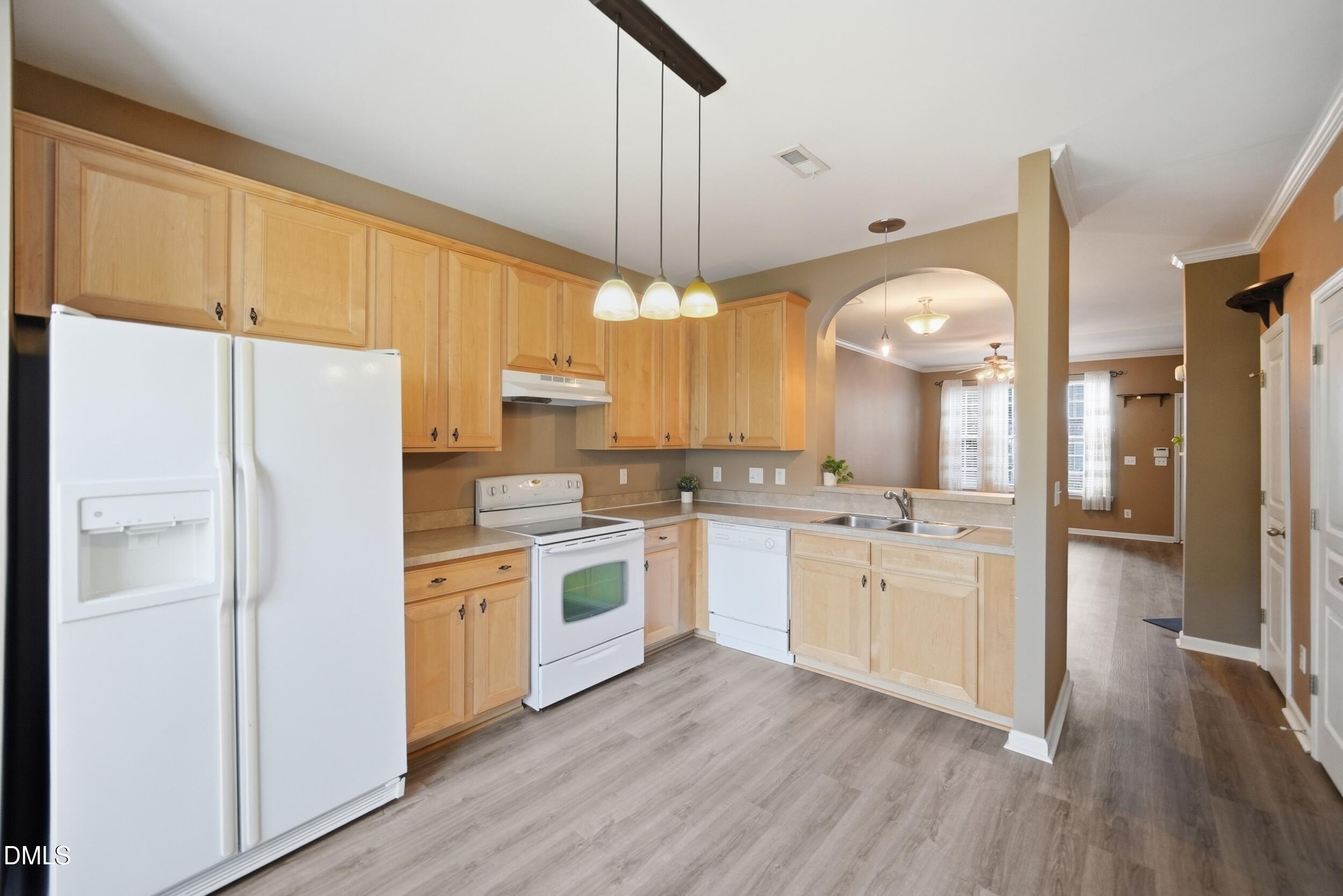 5311 Crescentview Parkway Property Photo 7