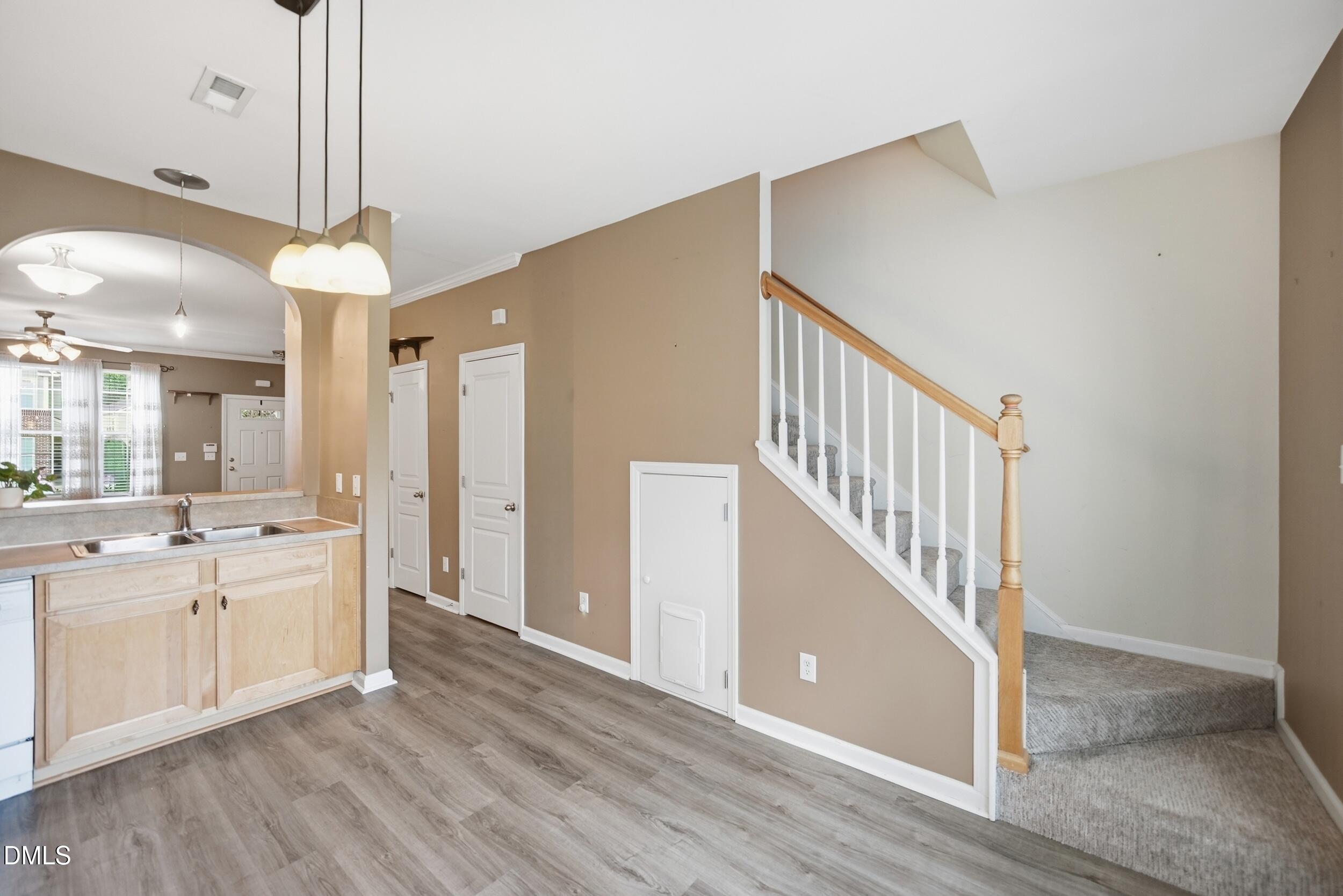 5311 Crescentview Parkway Property Photo 8