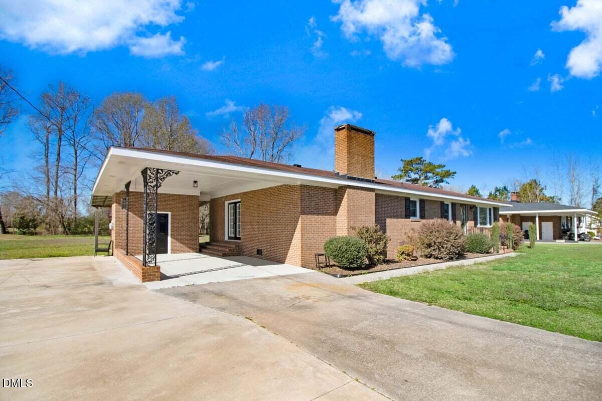 1676 Tommys Road Property Photo 2