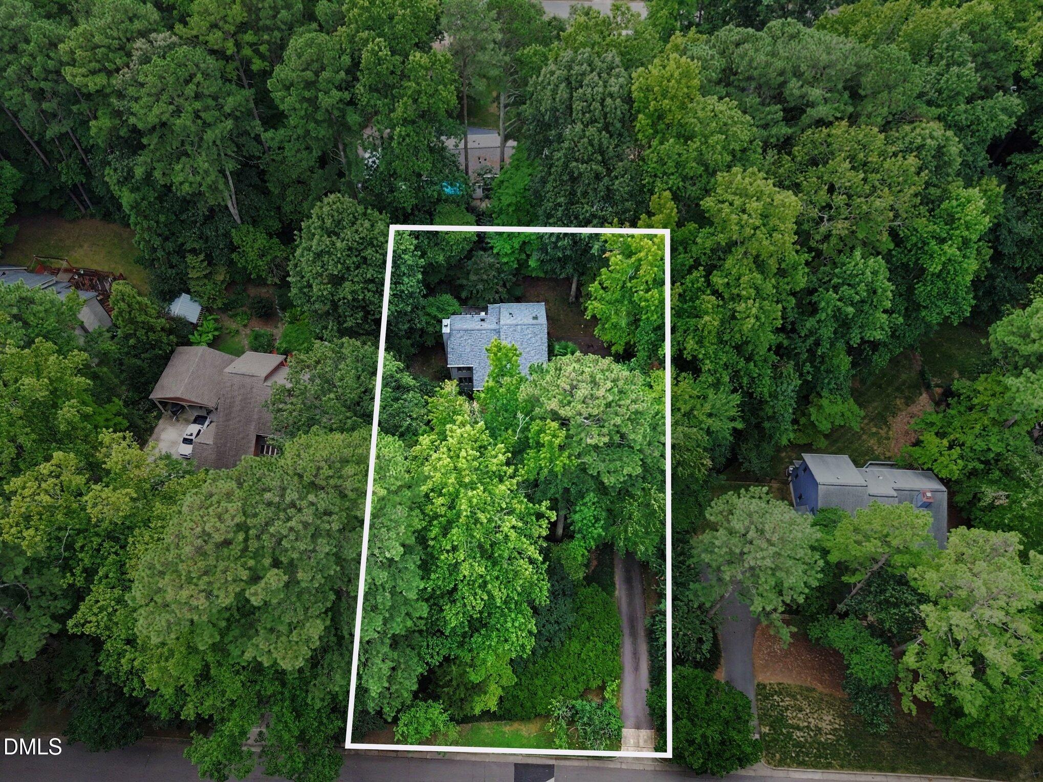 814 Lake Forest Drive Property Photo 2