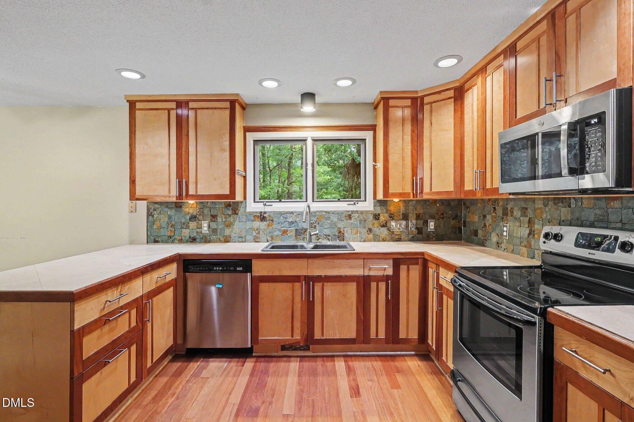 814 Lake Forest Drive Property Photo 13