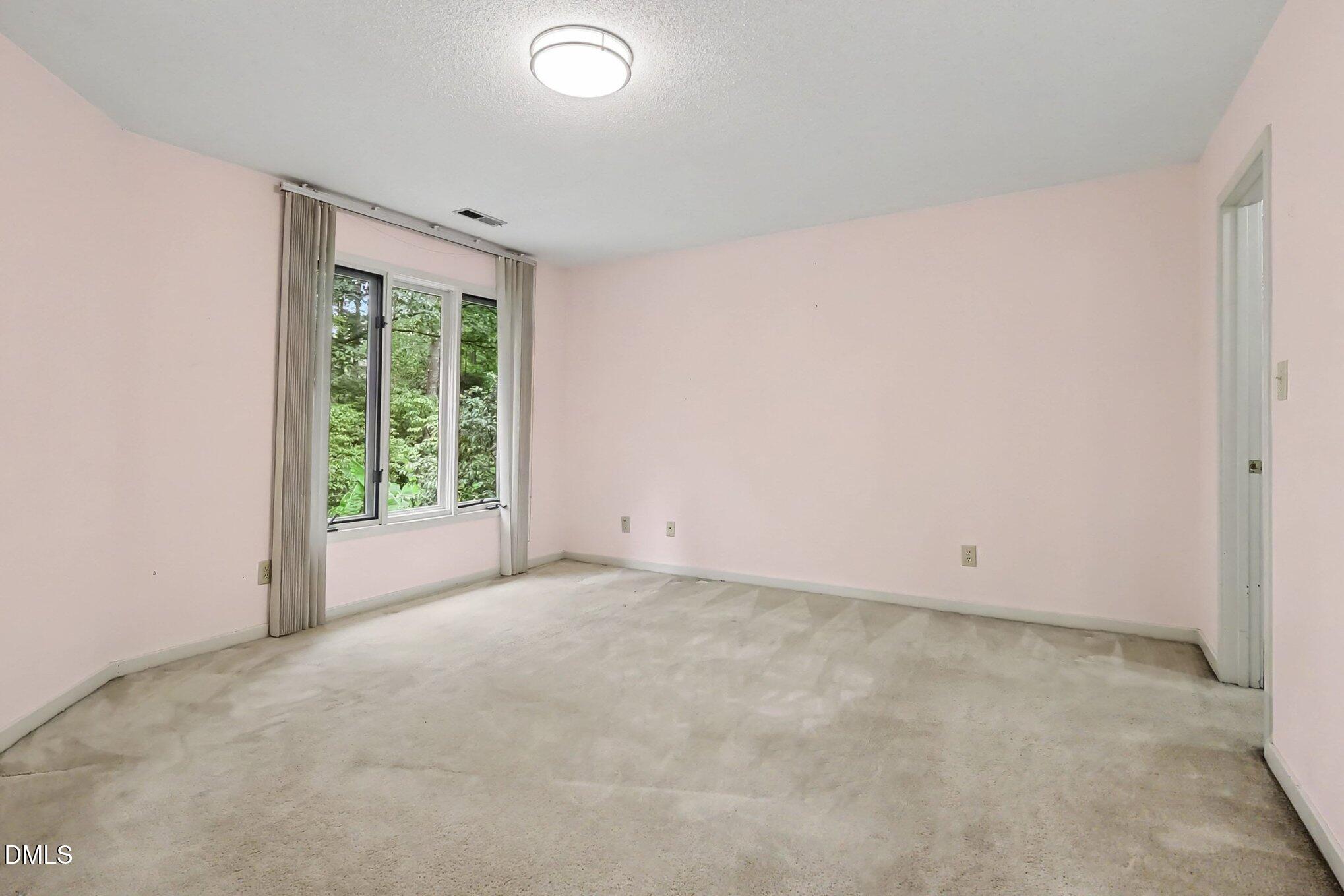 814 Lake Forest Drive Property Photo 18
