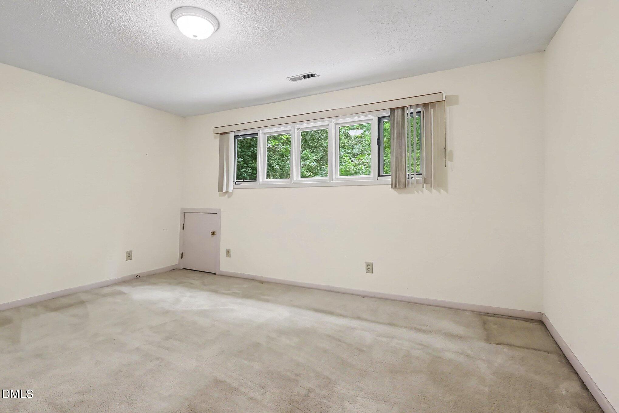 814 Lake Forest Drive Property Photo 23