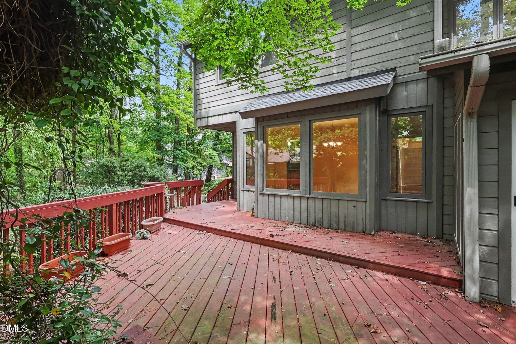 814 Lake Forest Drive Property Photo 29