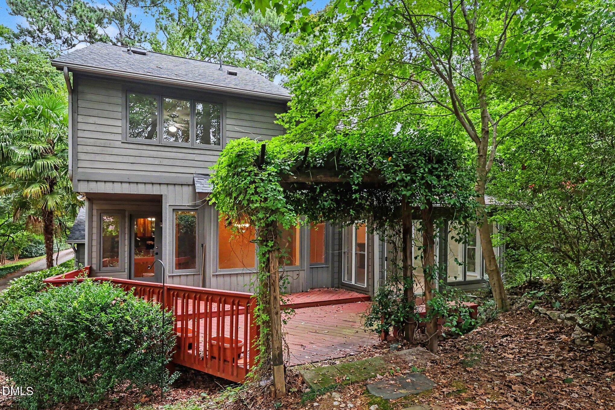 814 Lake Forest Drive Property Photo 30