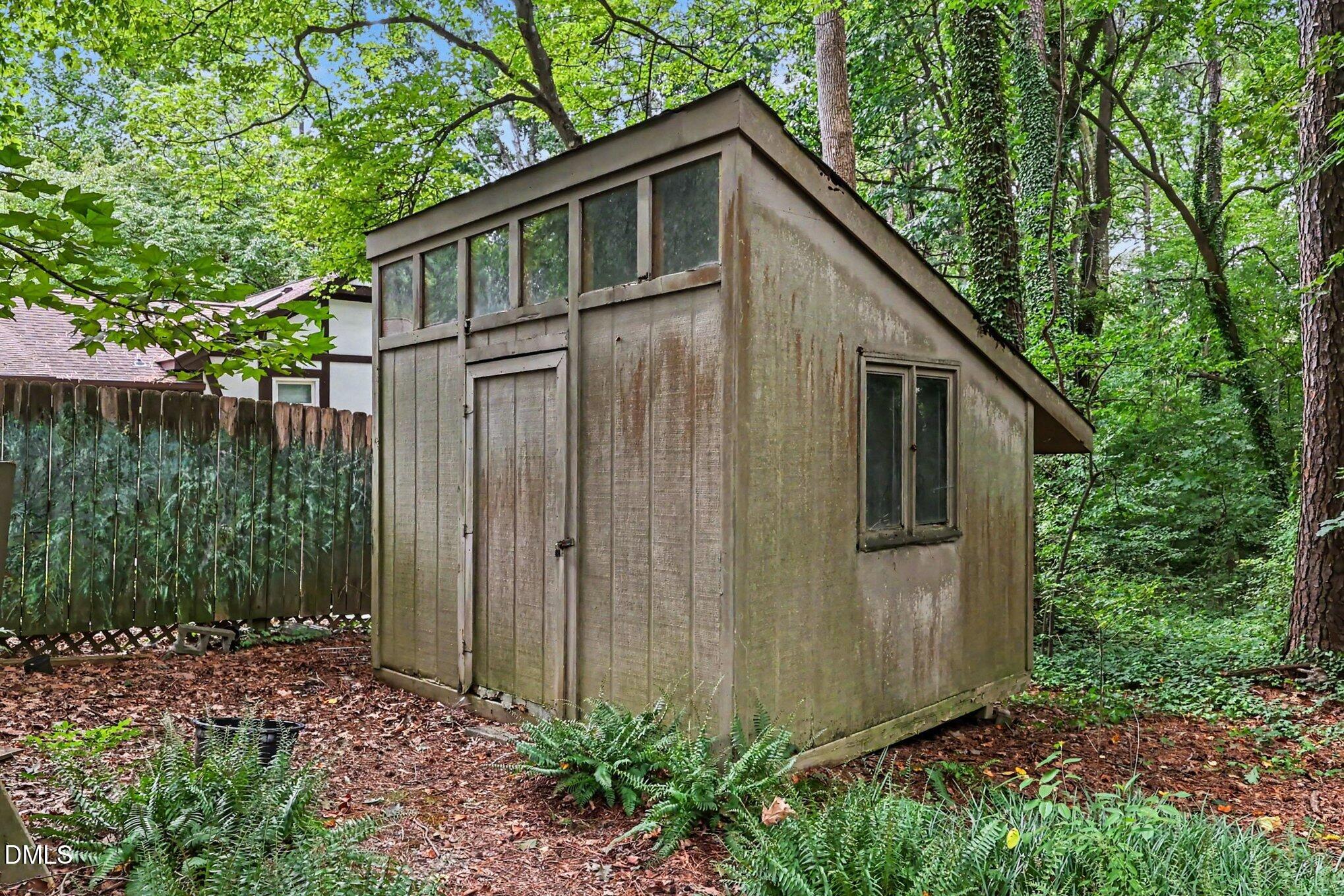 814 Lake Forest Drive Property Photo 32
