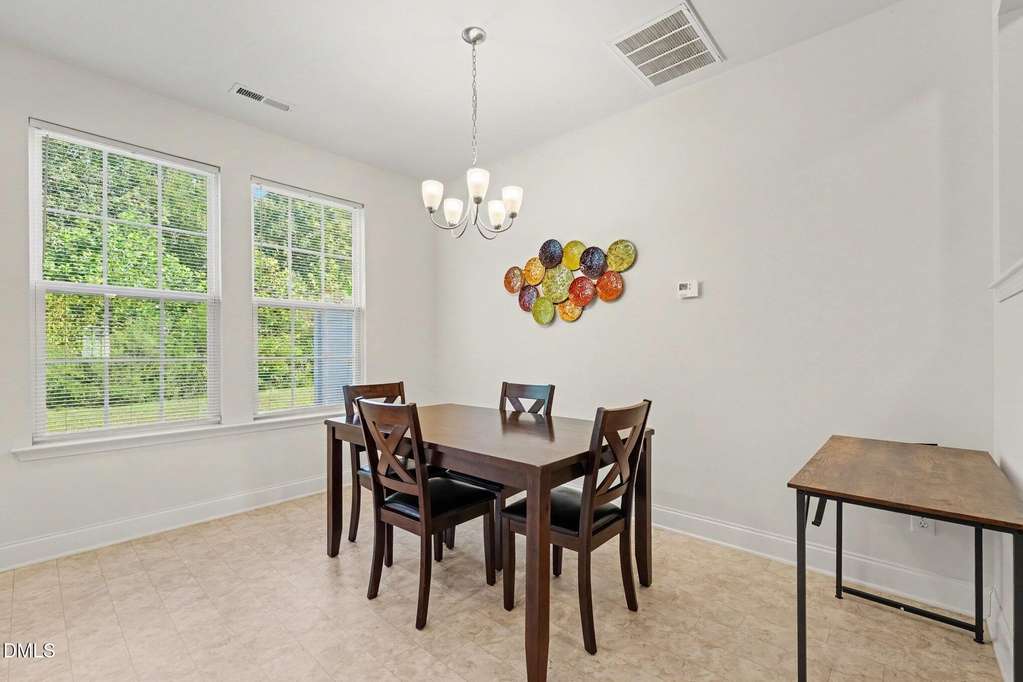 324 E Porthaven Way Property Photo 8
