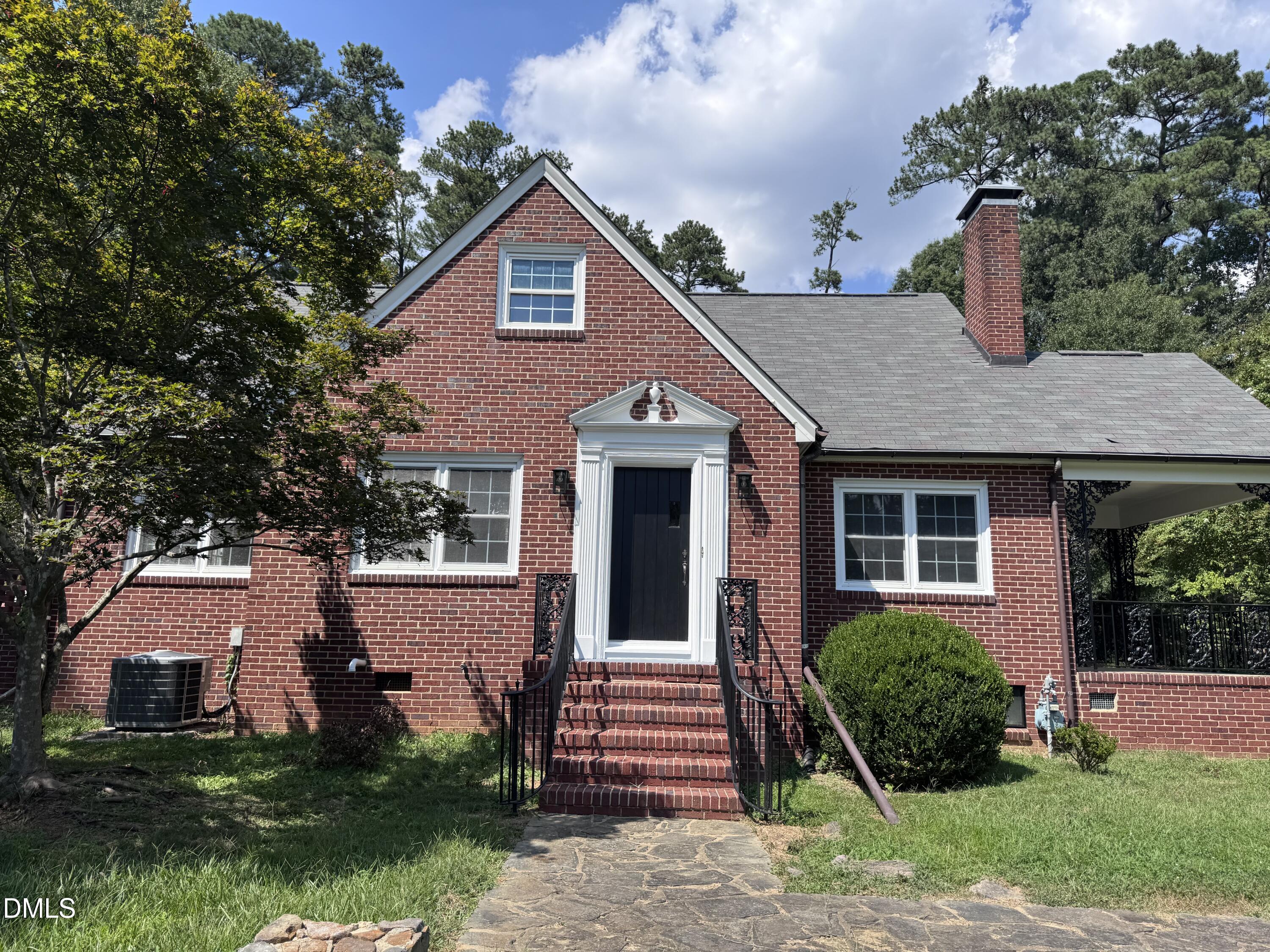 2720 University Drive Property Photo 1