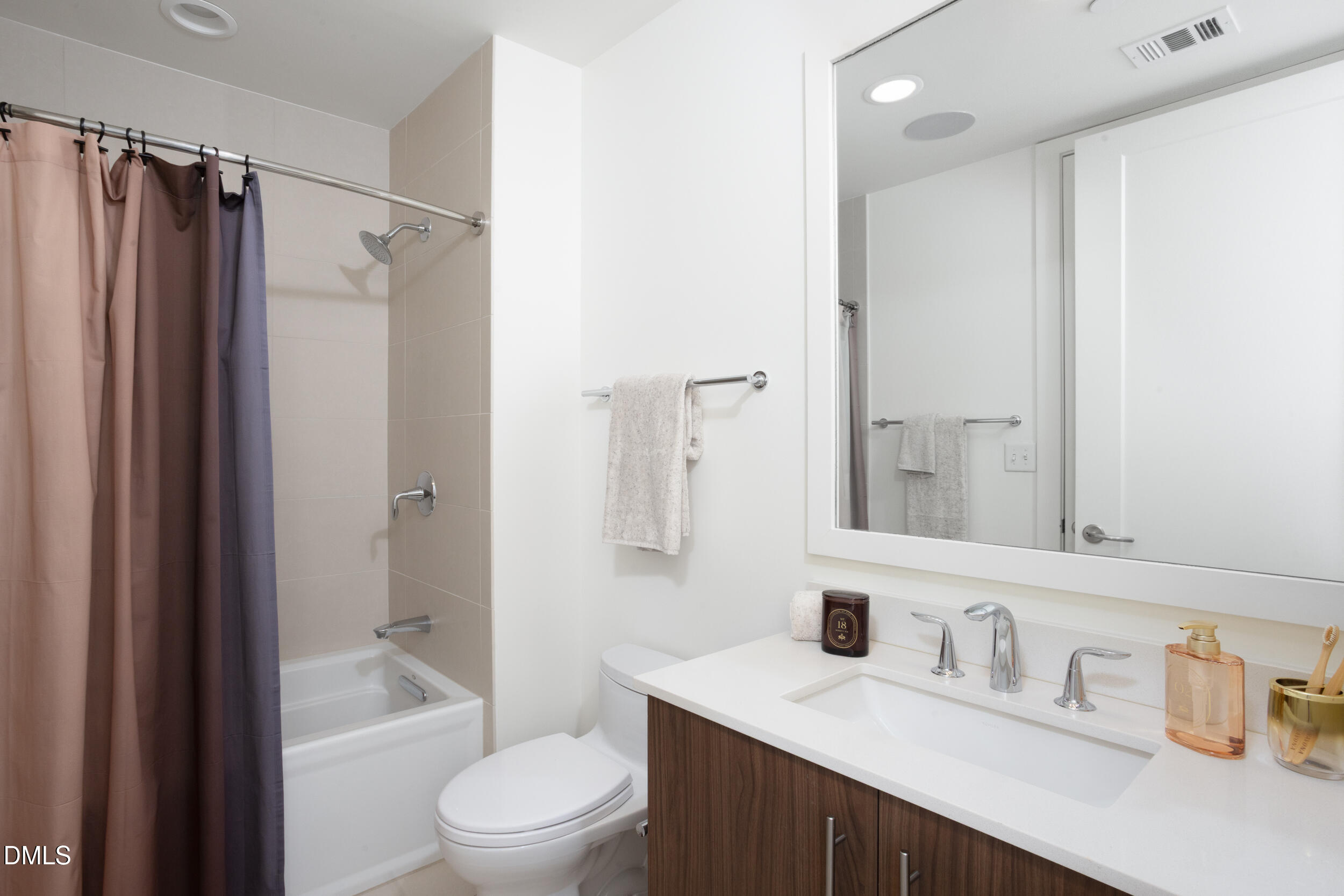 110 N Corcoran Street 2603 Property Photo 26