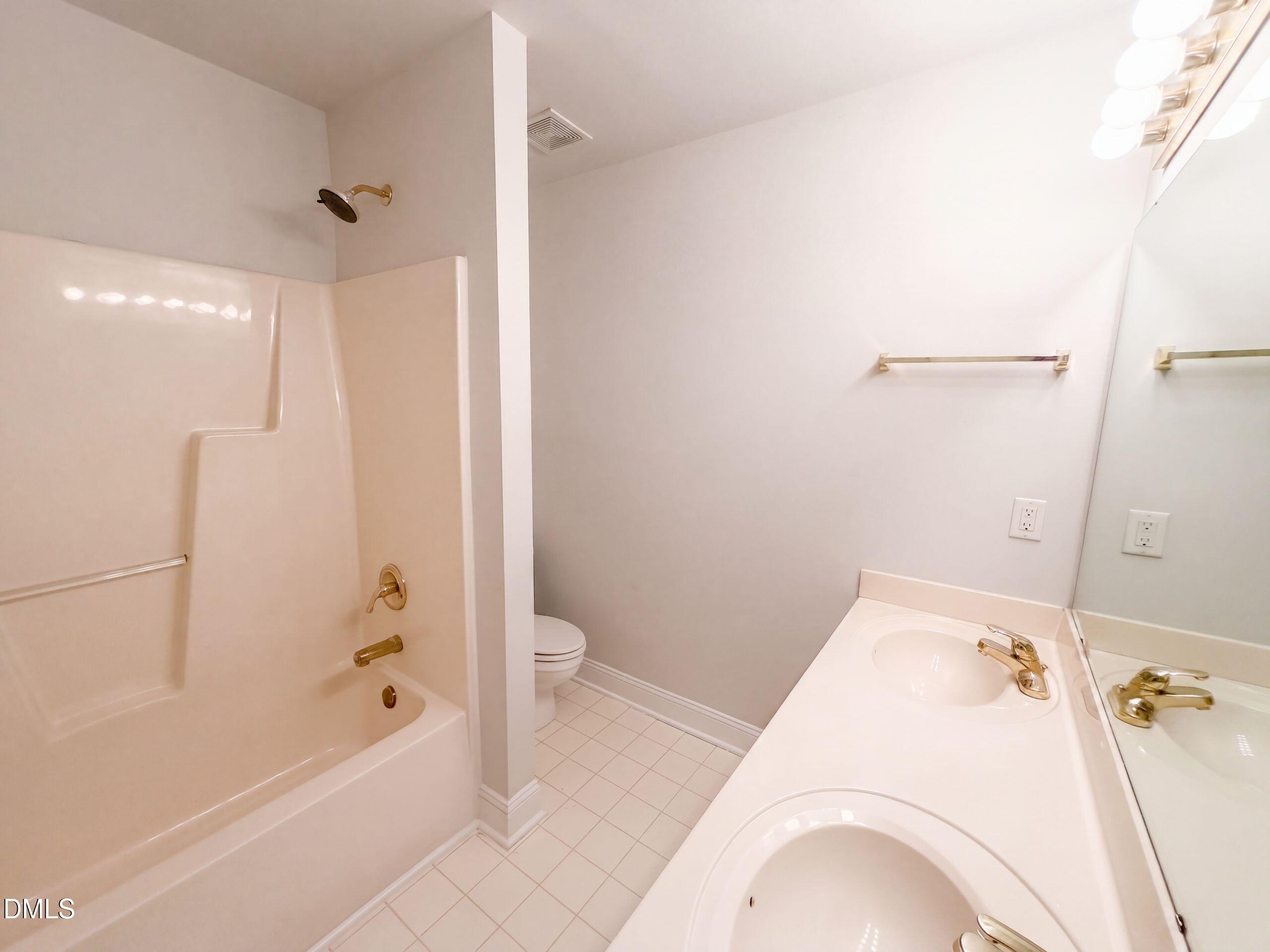 2916 Woodslope Drive Property Photo 10