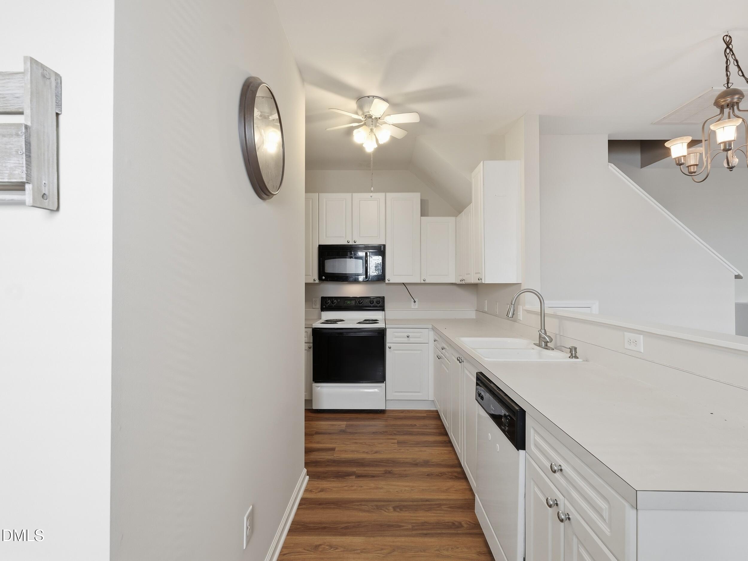 2145 Thornblade Drive Property Photo 10