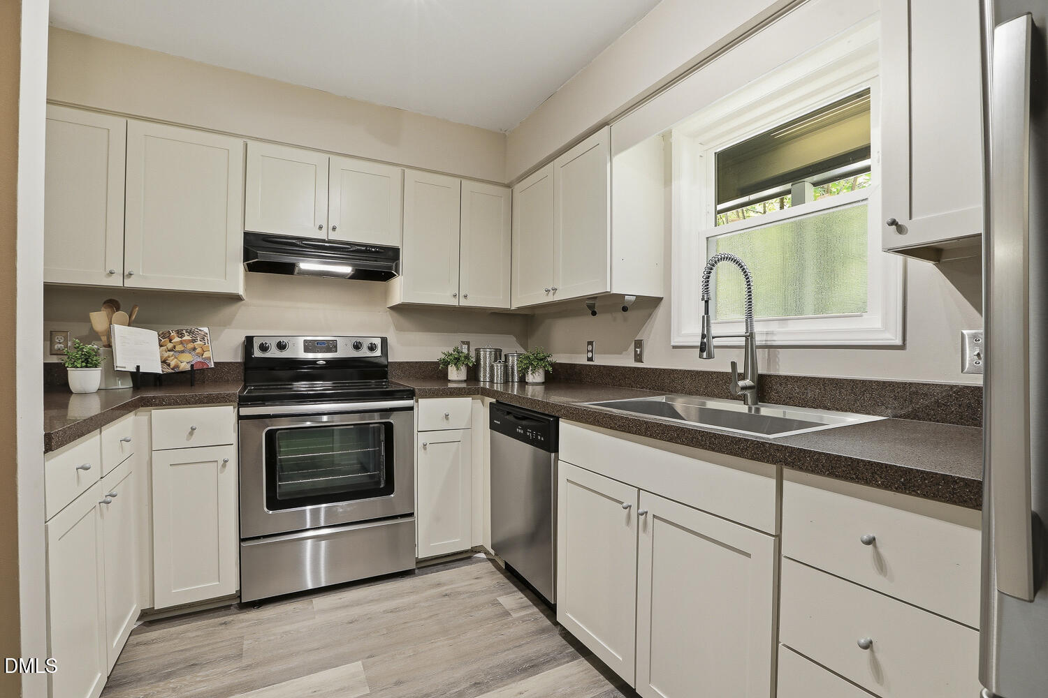 104 Applecross Drive Property Photo 4