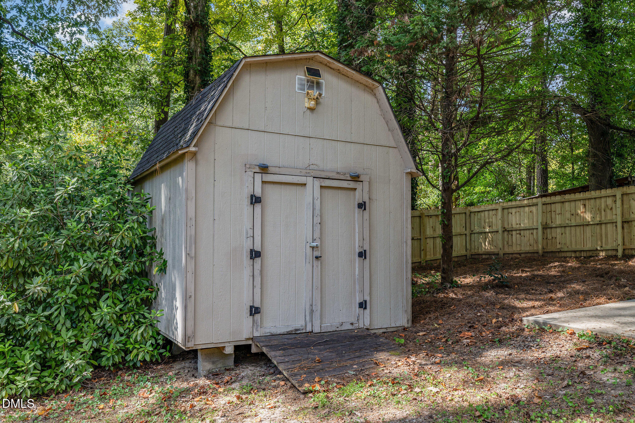 906 Griffis Street Property Photo 31
