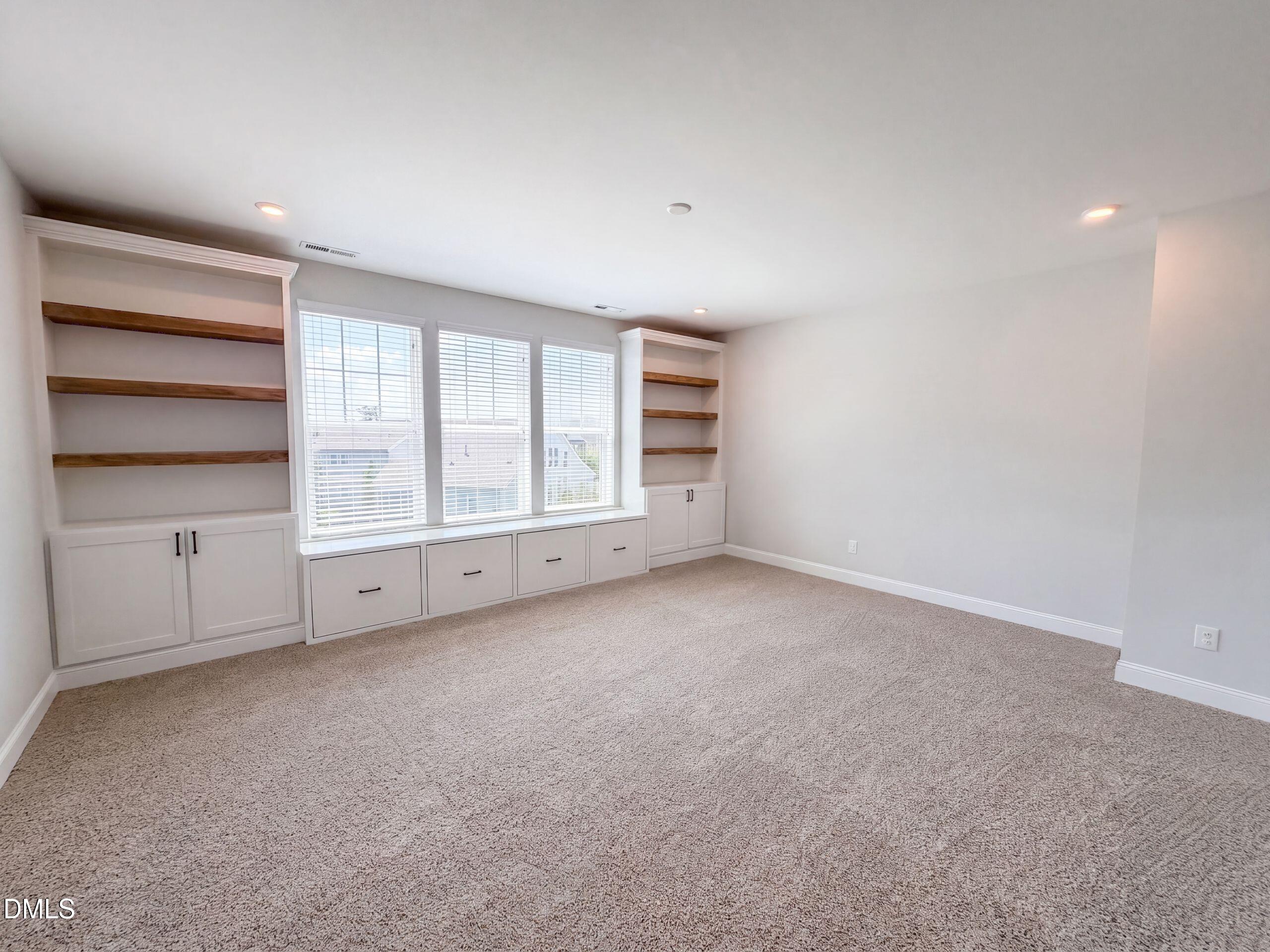 1102 Meadow Pond Drive Property Photo 4