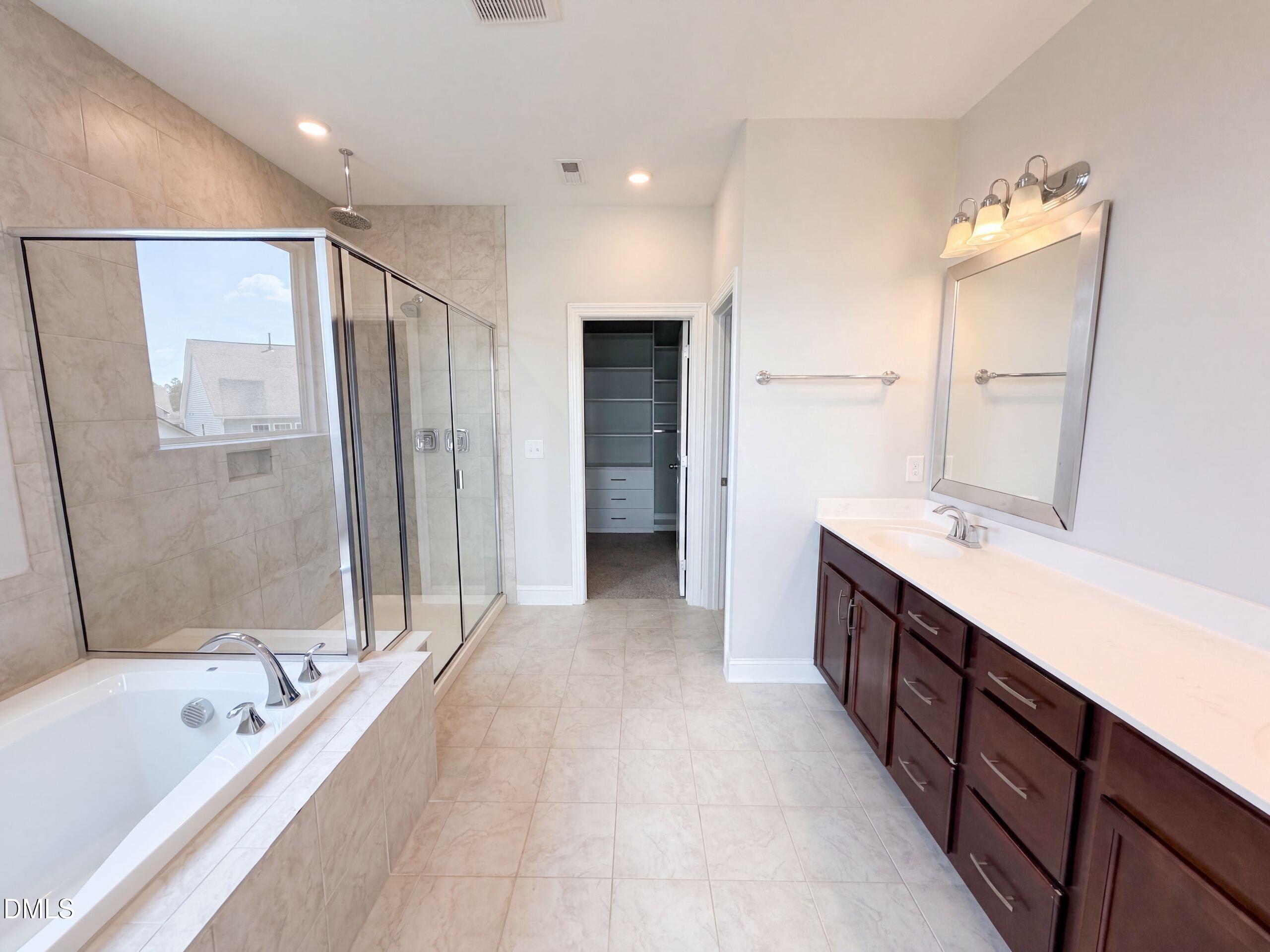 1102 Meadow Pond Drive Property Photo 14