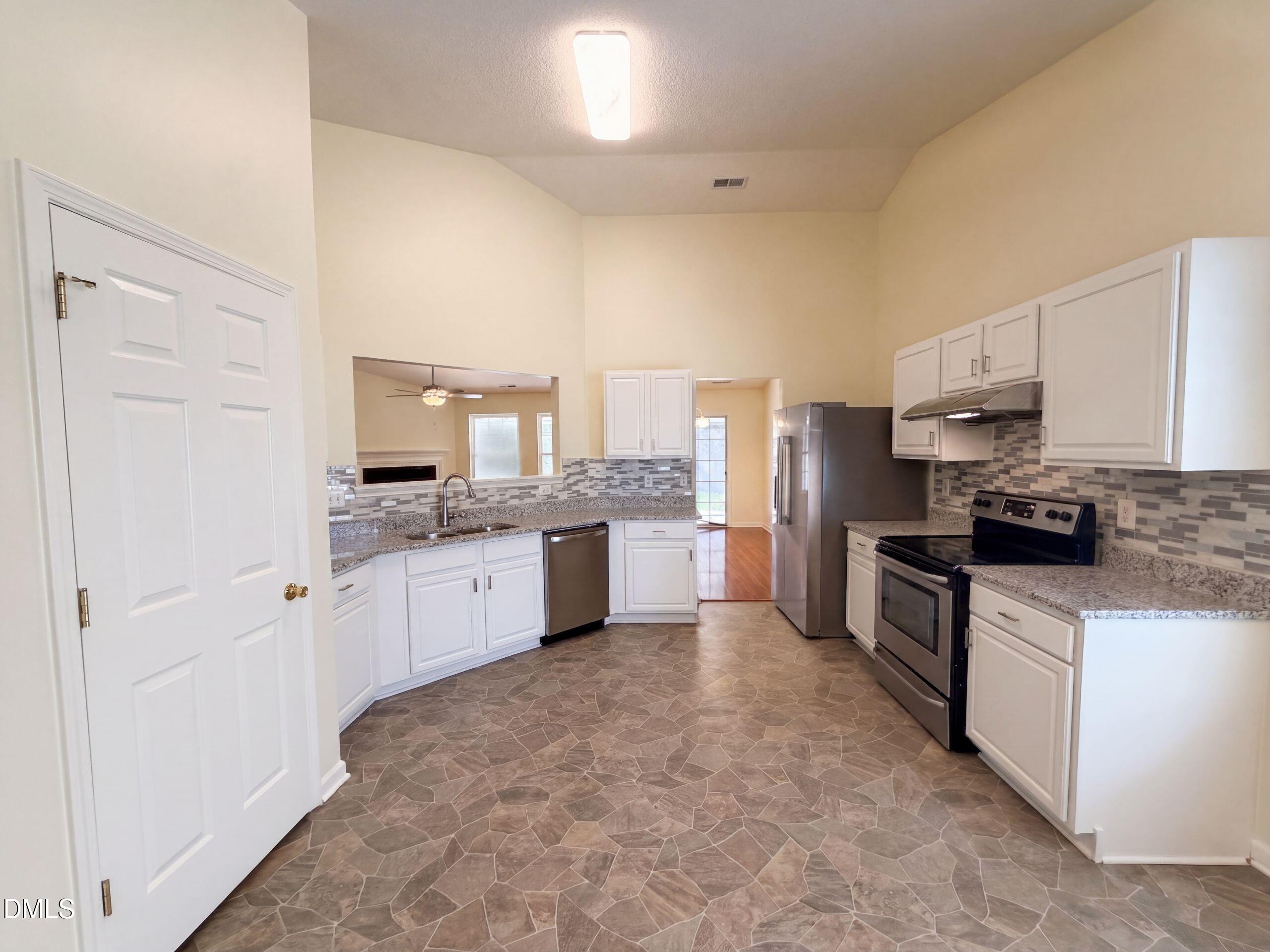 5512 Spindlewood Court Property Photo 2