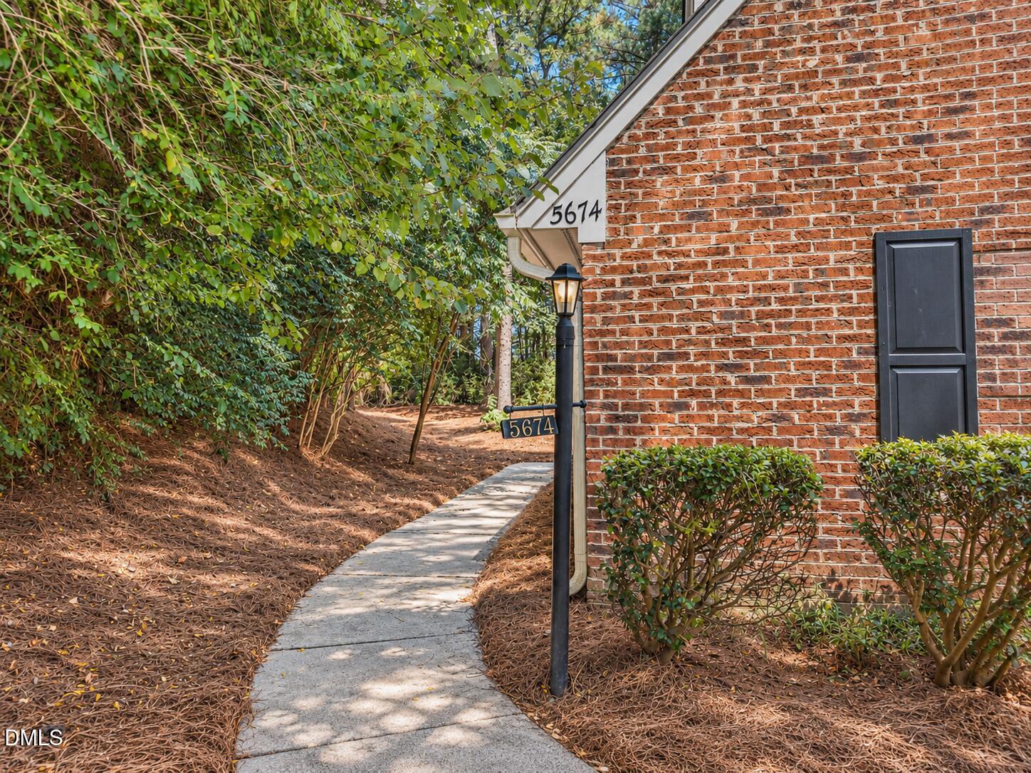 5674 Hamstead Crossing Property Photo 4