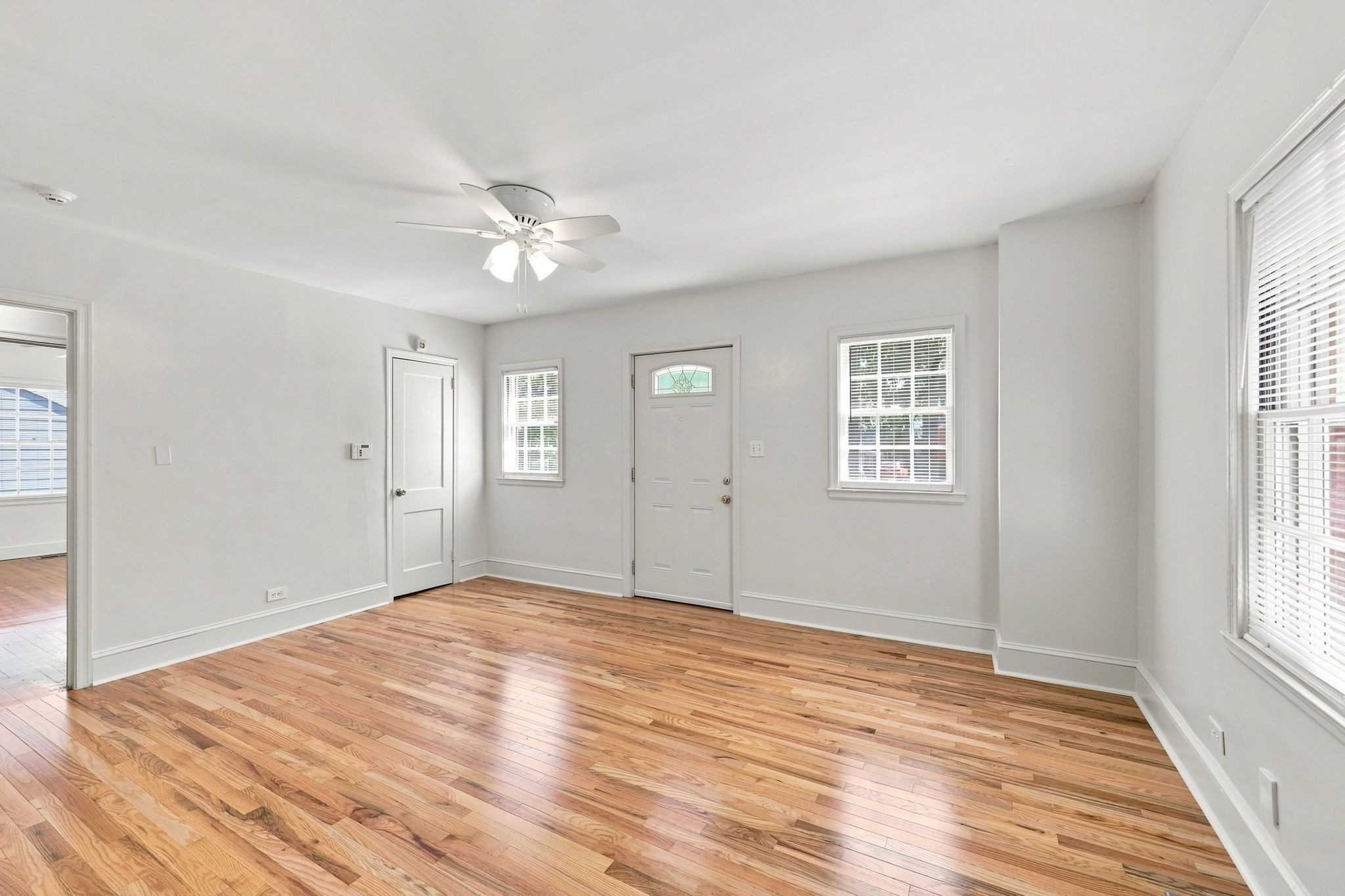 812 W Markham Avenue Property Photo 4
