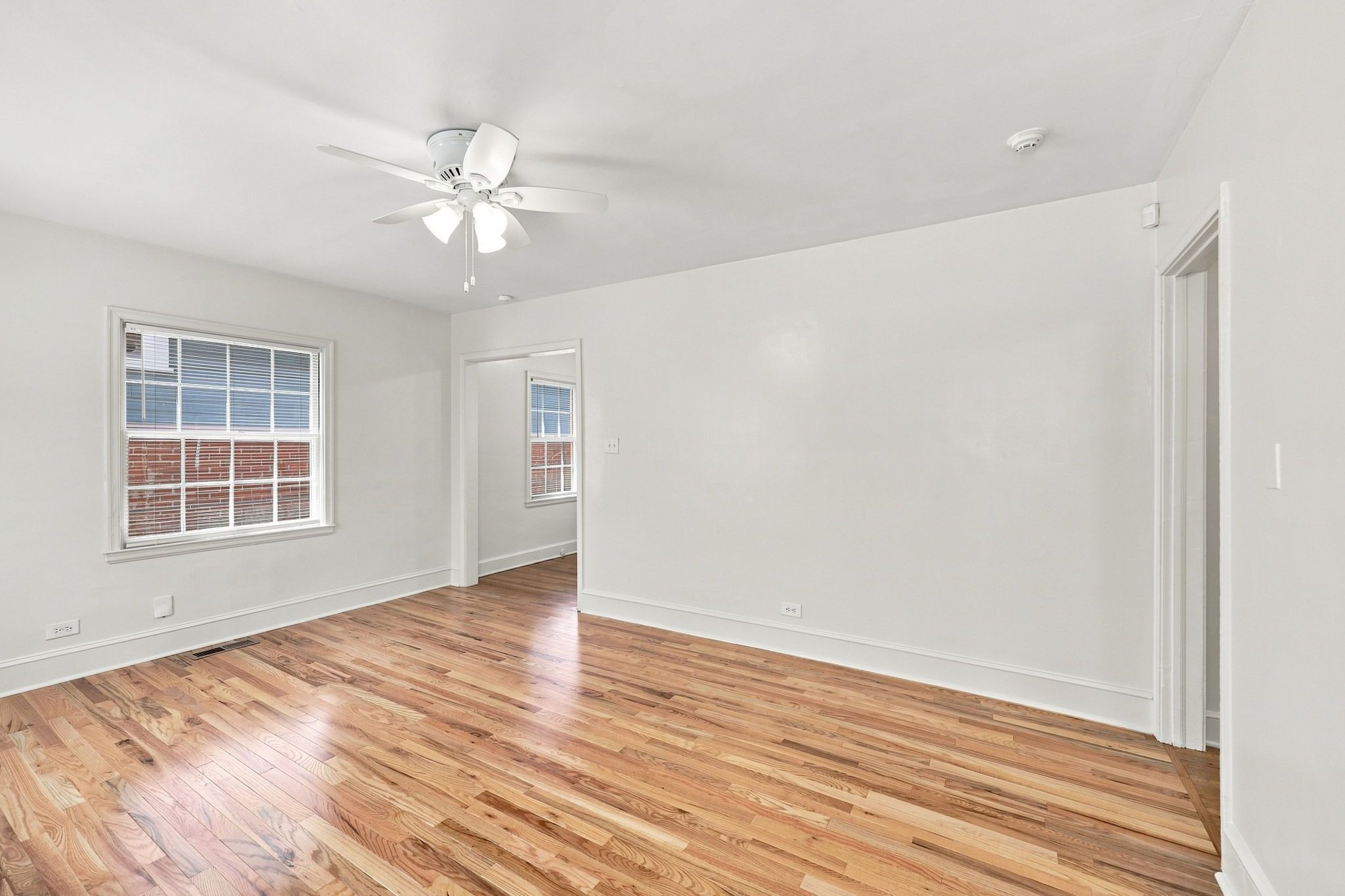 812 W Markham Avenue Property Photo 5