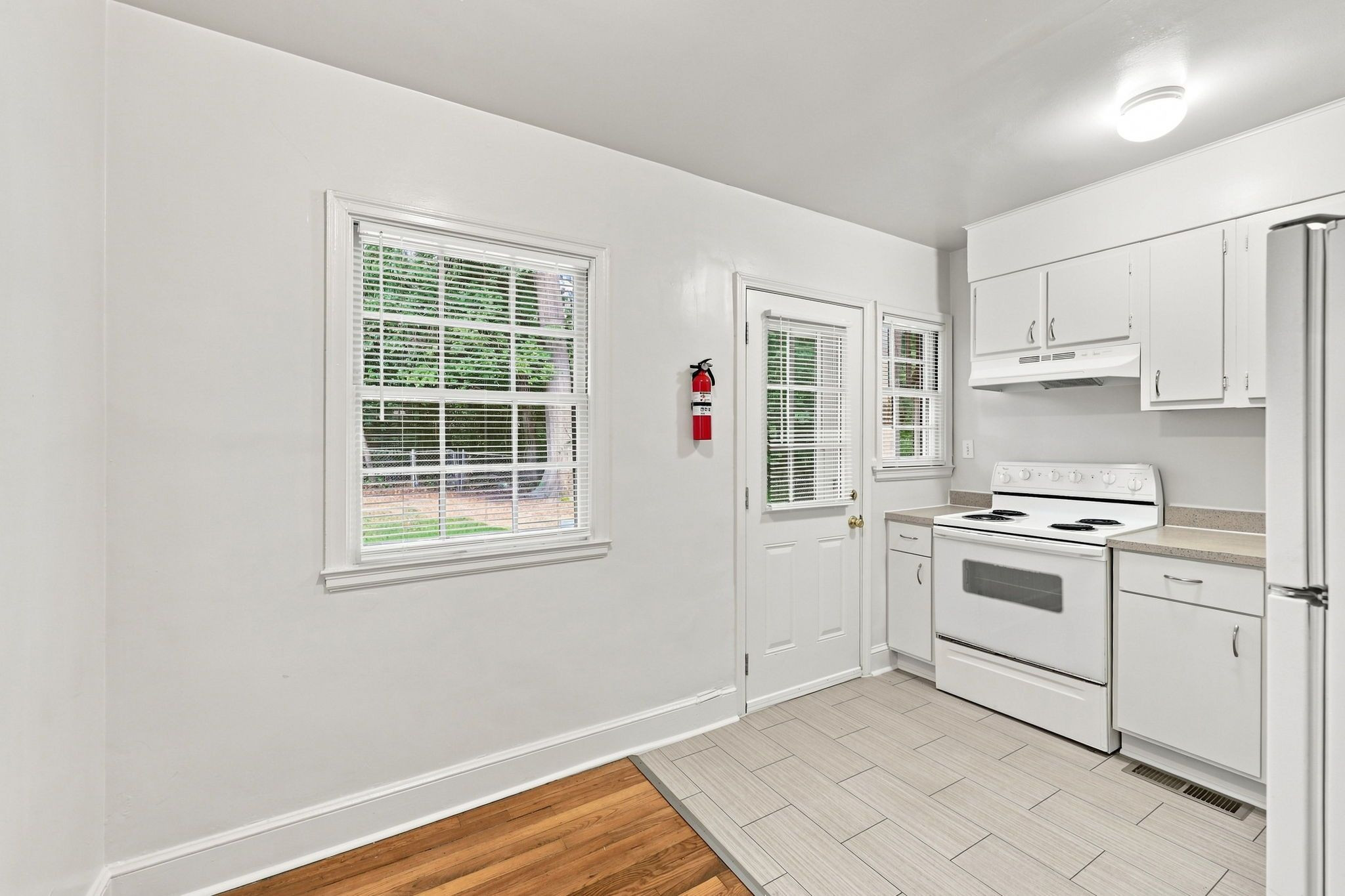 812 W Markham Avenue Property Photo 7