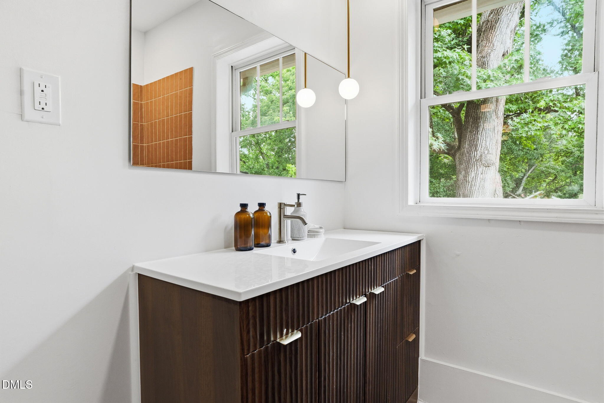 1011 Park Avenue Property Photo 35