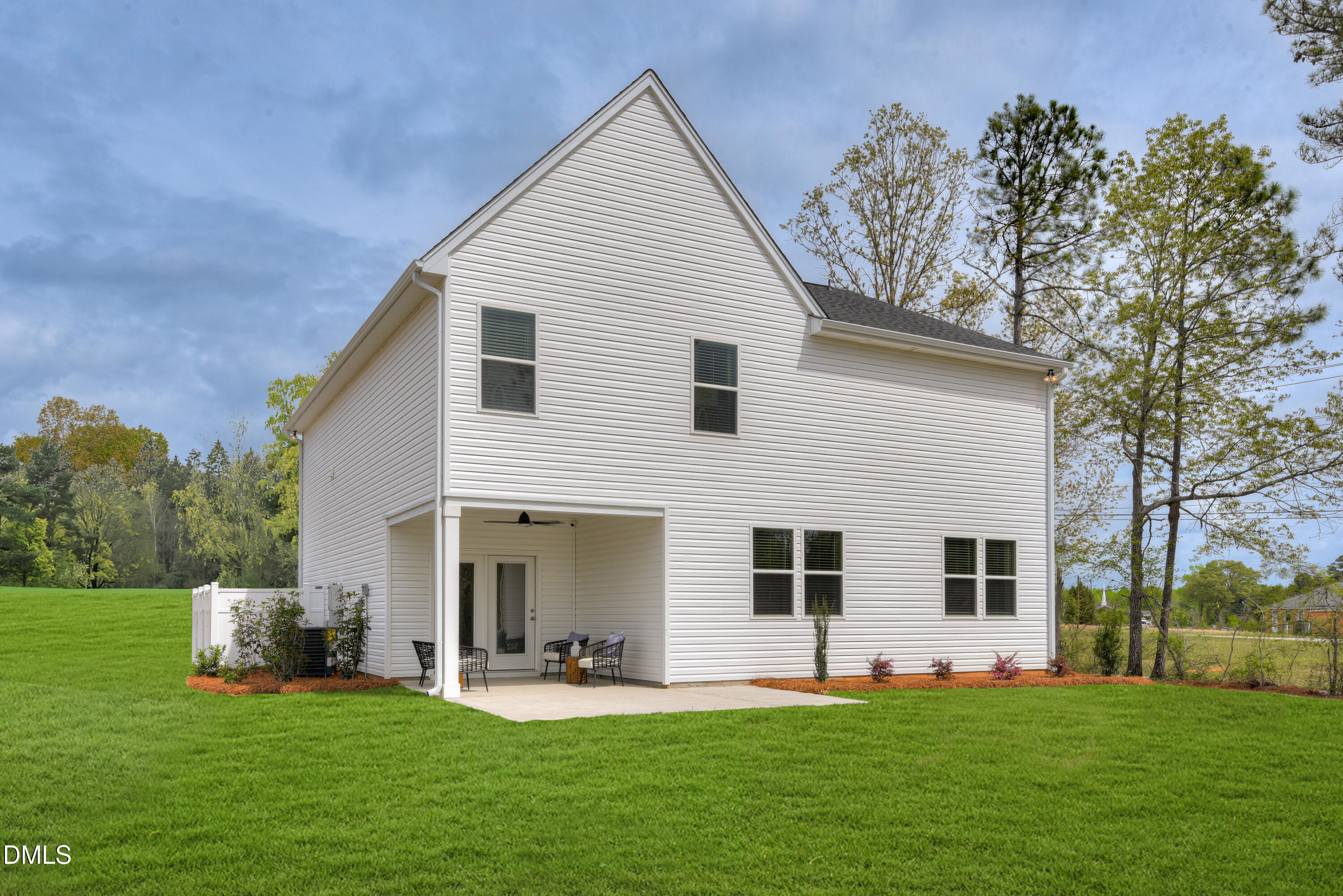 1676 Lilac Garden Lane Property Photo 3