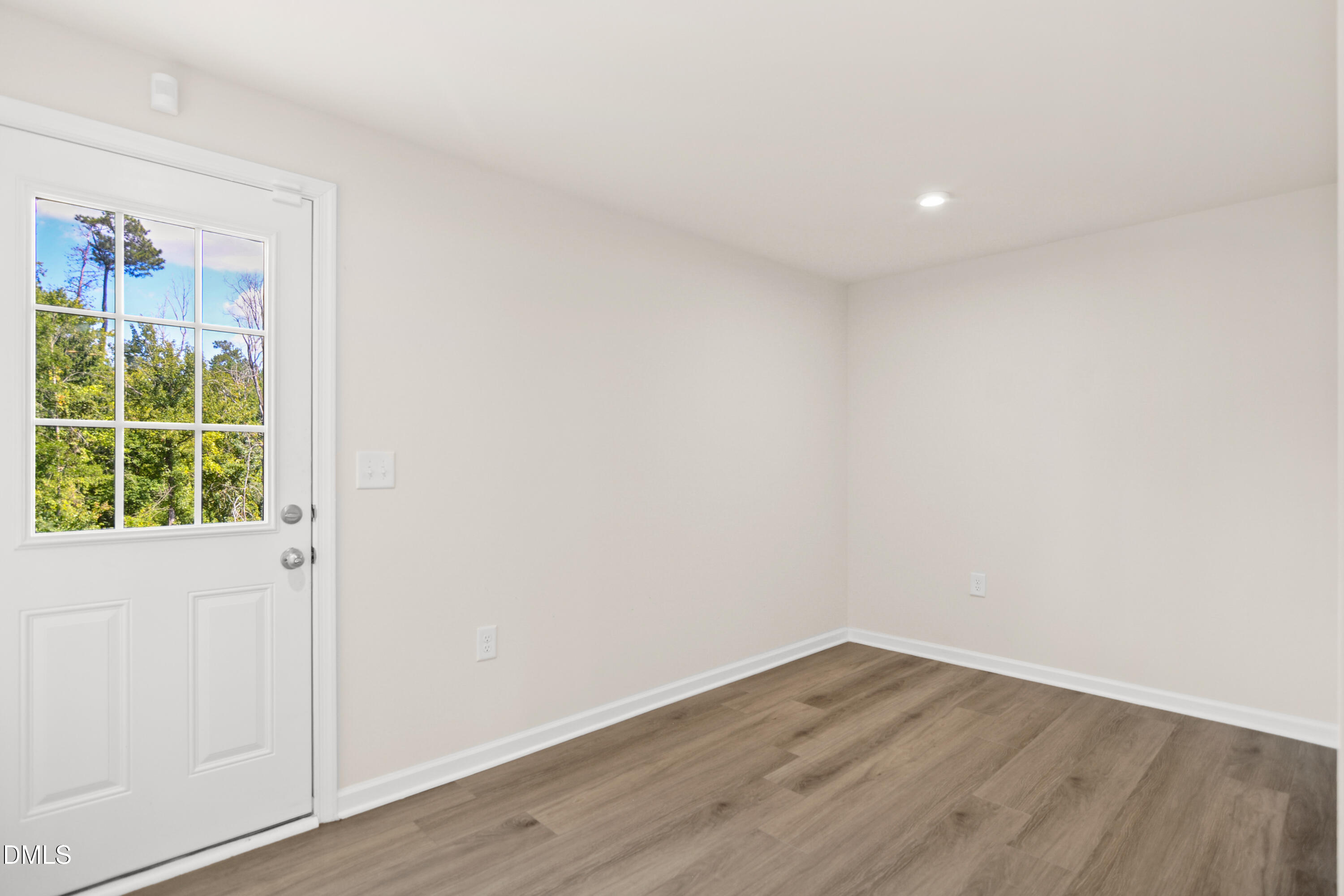 1112 Brimstone Way Property Photo 4