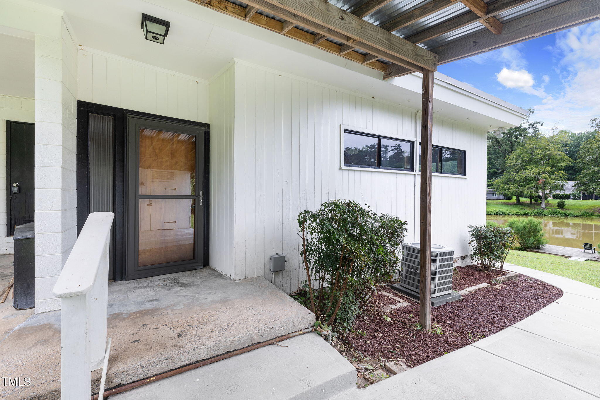 2118 Timberlake Drive Property Photo 3