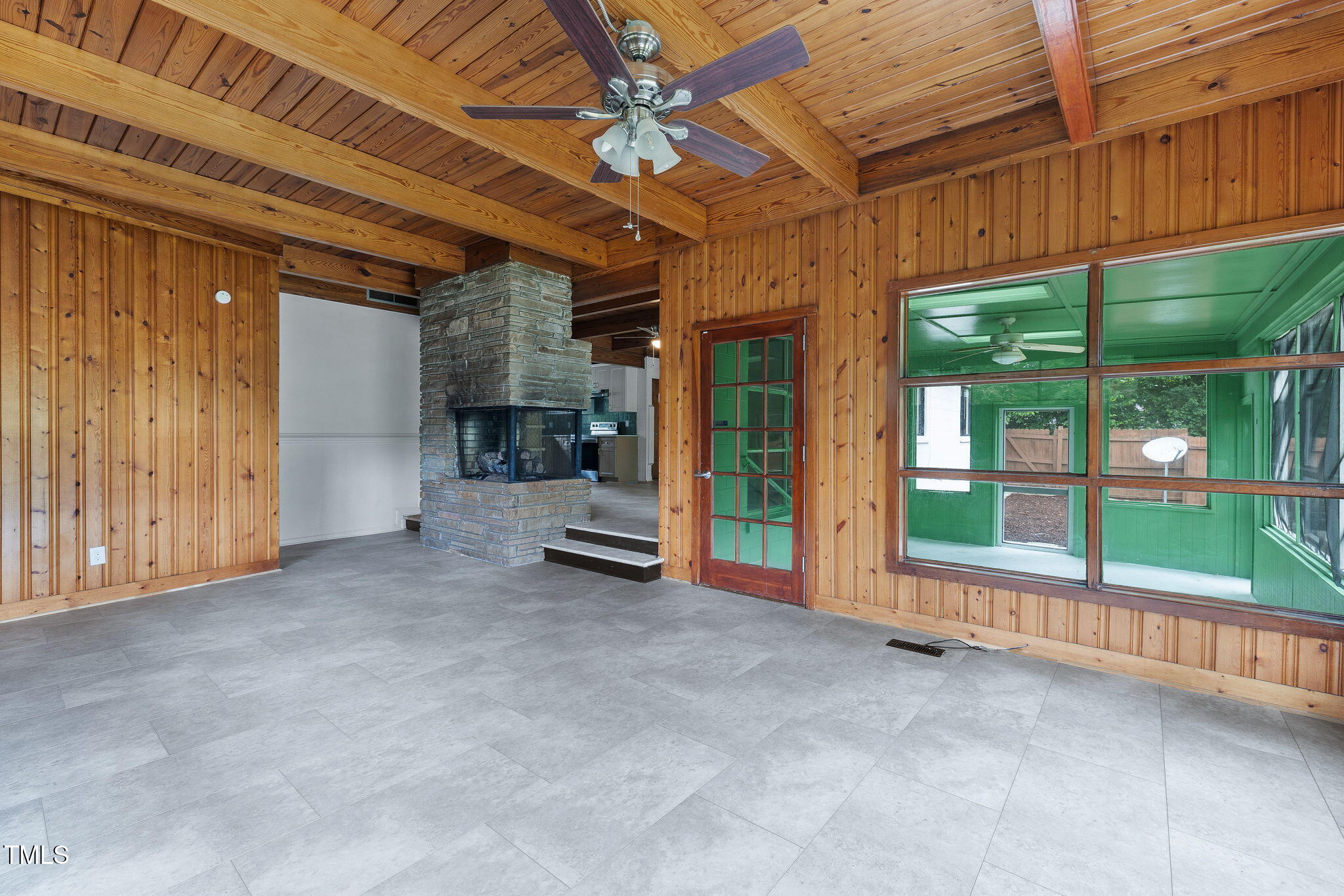 2118 Timberlake Drive Property Photo 7