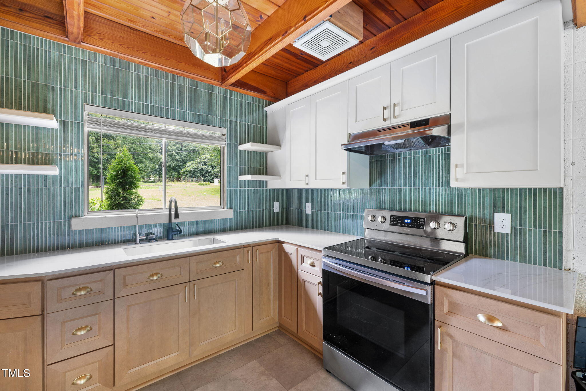 2118 Timberlake Drive Property Photo 8